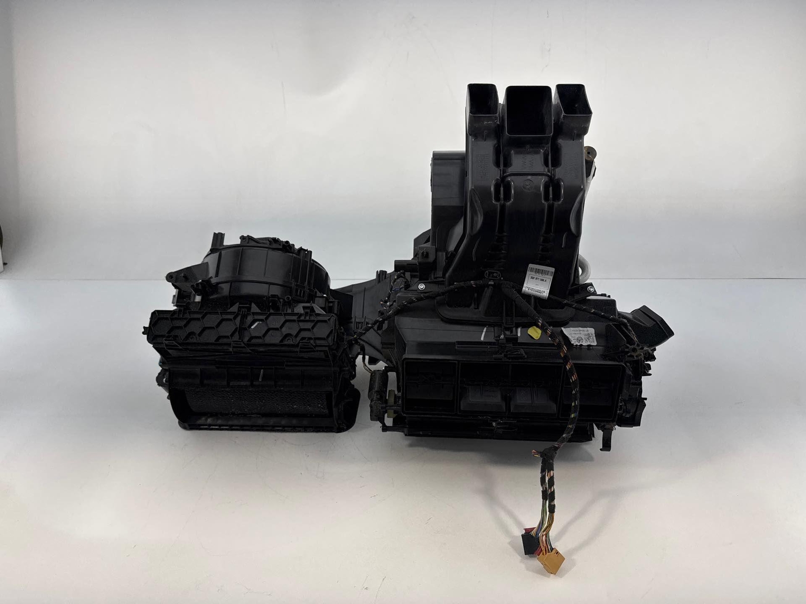 2018-2021 Volkswagen Atlas Hvac Ac Climate Heater Blower Motor Housing Box Oem