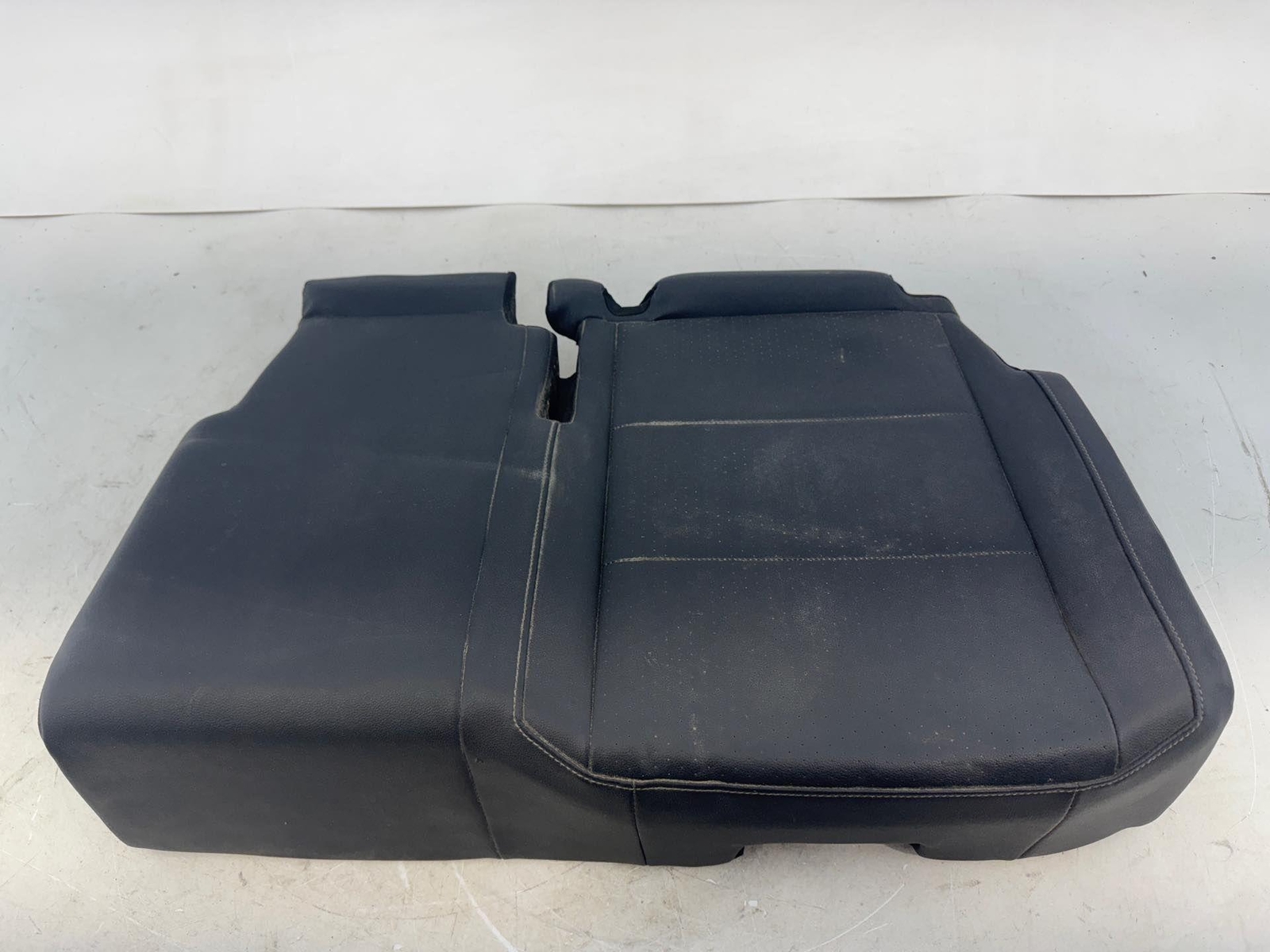 2018-2023 Volkswagen Tiguan Rear 2Nd Row Left Side Seat Lower Cushion Bottom Oem