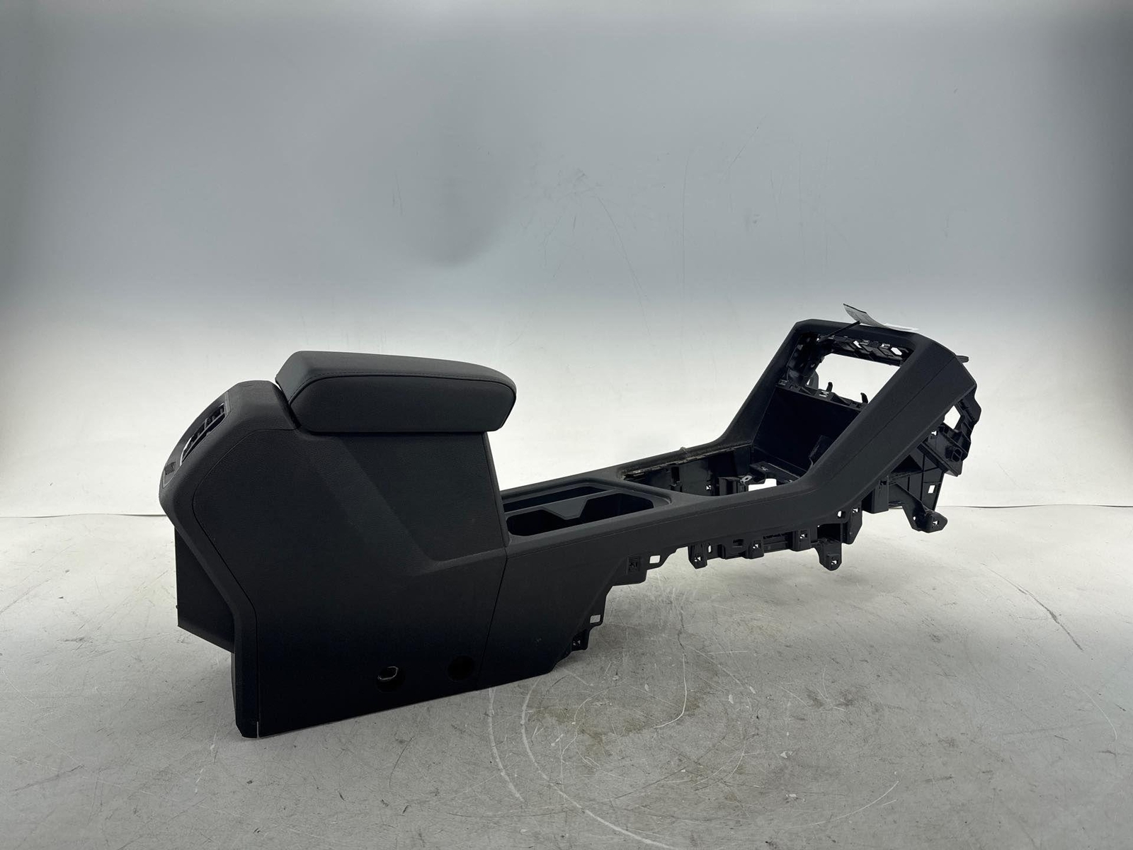 2018 - 2023 Vw Tiguan Center Console W Armrest Lid Arm Rest 1261700 Oem