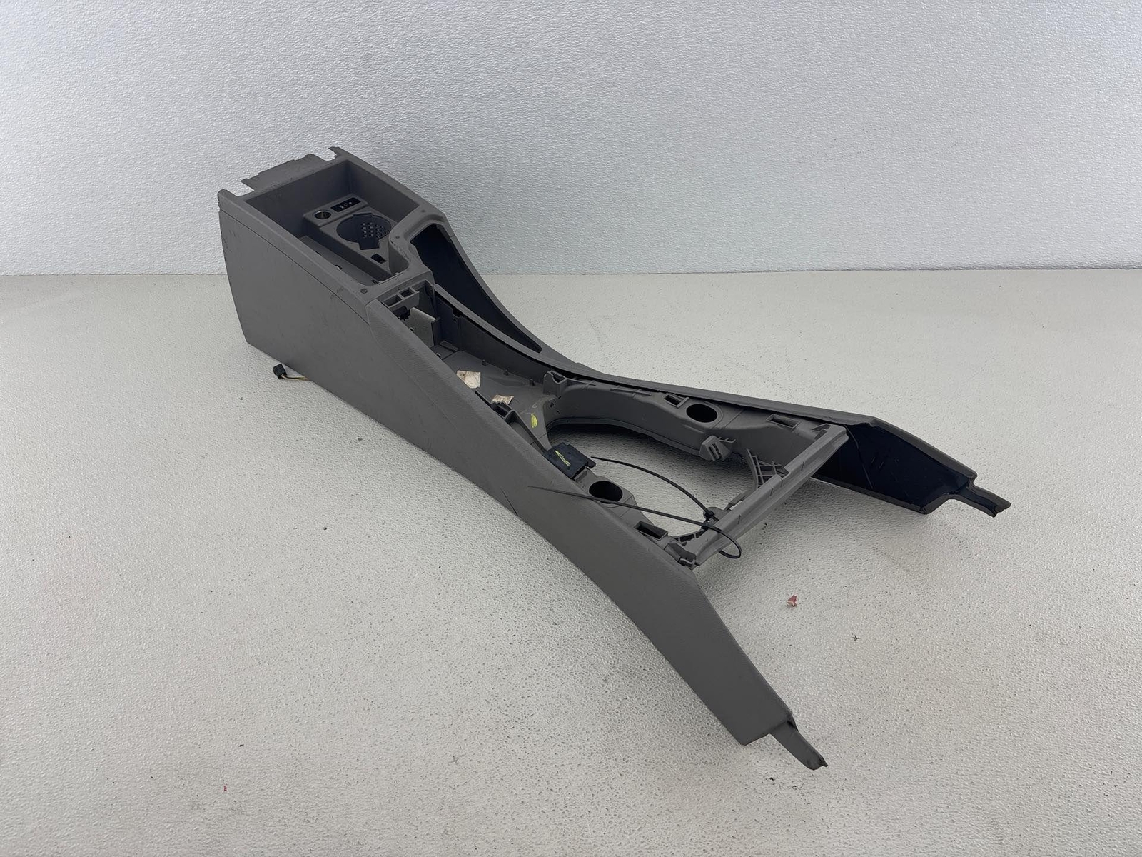 2007-20078 BMW 335I E90 Front Center Console Armrest Storage Assembly Gray OEM