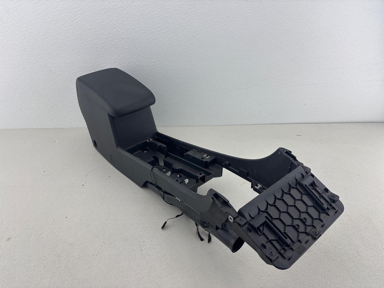 2016-2019 Vw Passat Front Floor Center Console Assembly Oem