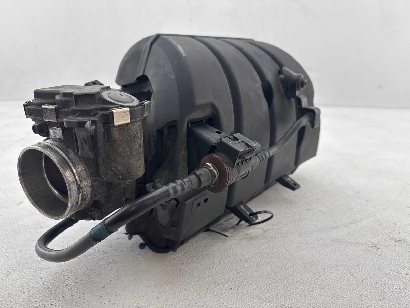 2013-2018 Cadillac ATS 2.0lL Engine Air Intake Manifold & Throttle Body OEM