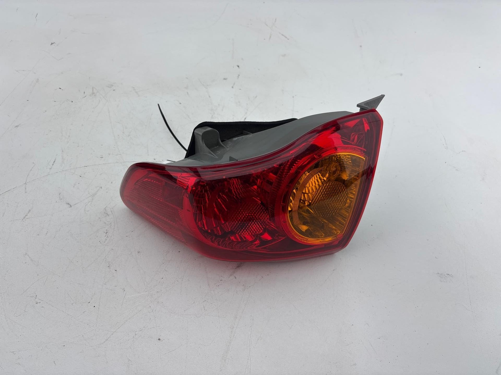 2009- 2013 Toyota Corolla Rear Right Outer Tail Light Brake Lamp Oem