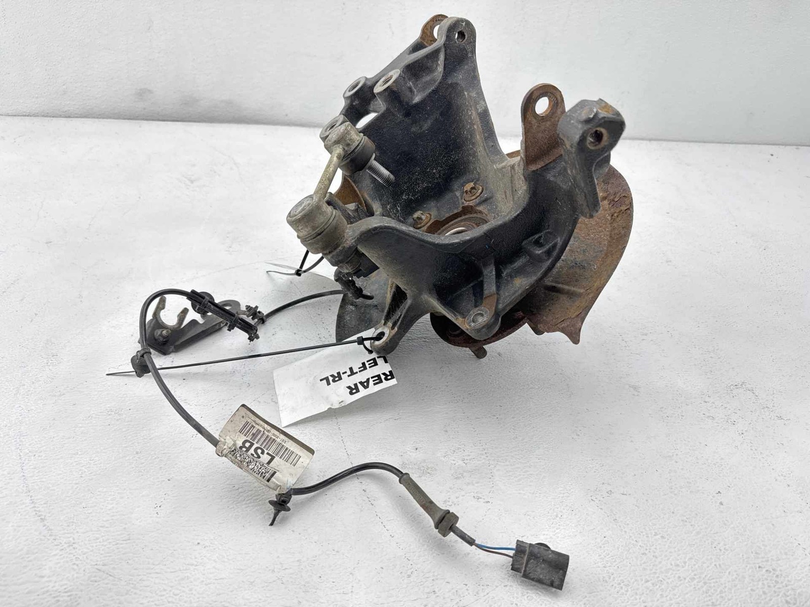 2016 - 2018 Ford Focus RS Rear Right Spindle Knuckle Hub OEM
