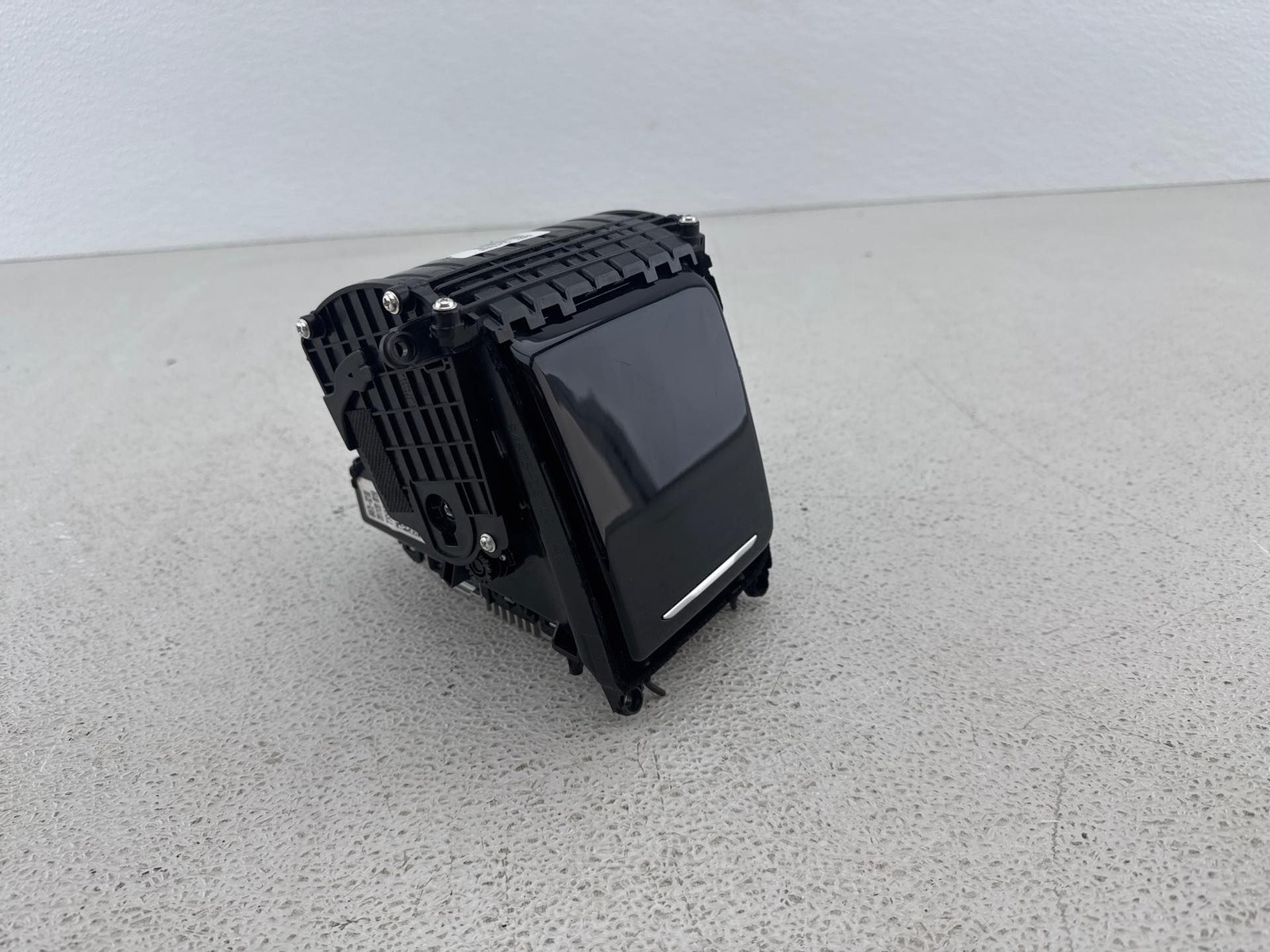 2017 - 2019 GENESIS G90 CENTER CONSOLE TRAY PHONE CHARGER ASSEMBLY