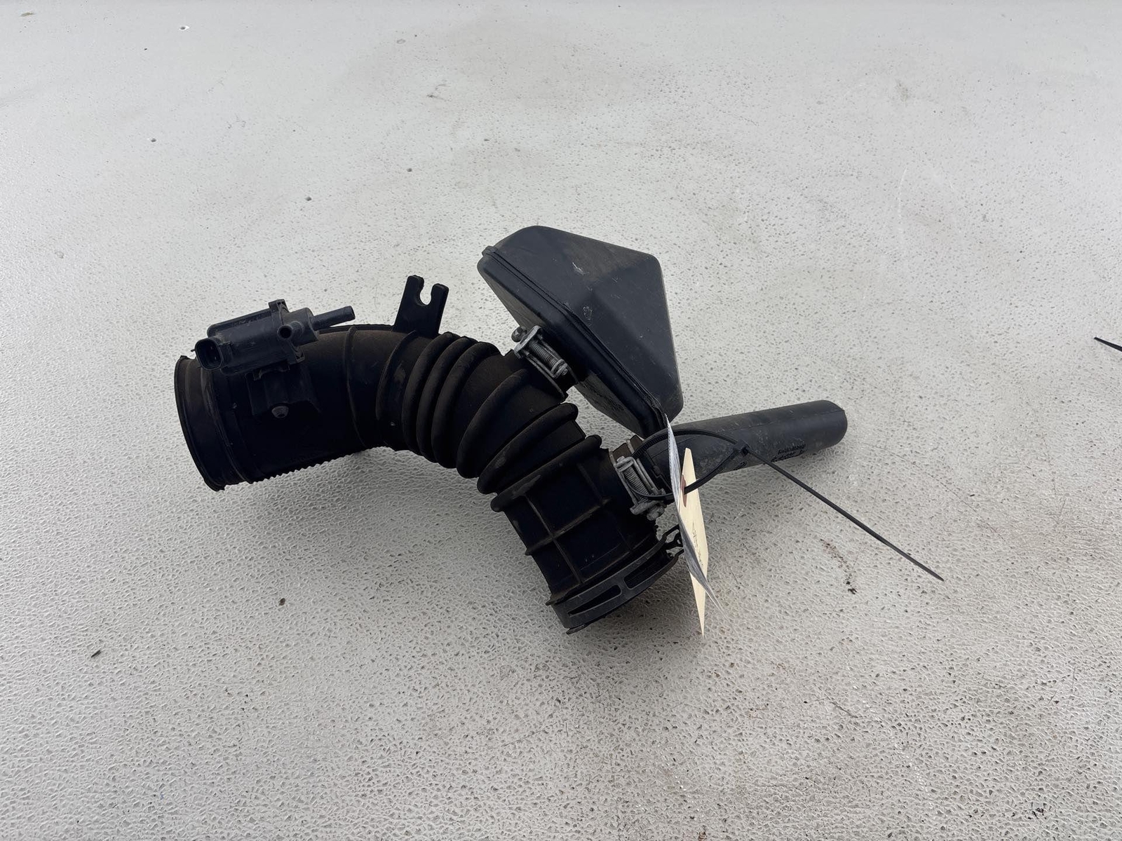 2002-2006 Toyota Camry Air Cleaner Filter Intake Duct Hose Resonator Oem