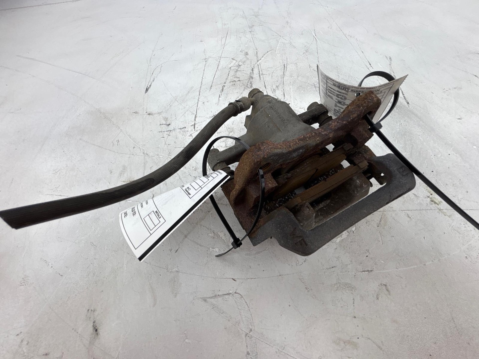 2011 - 2018 Toyota Sienna Rear Right Passenger Side Brake Caliper Assembly Oem