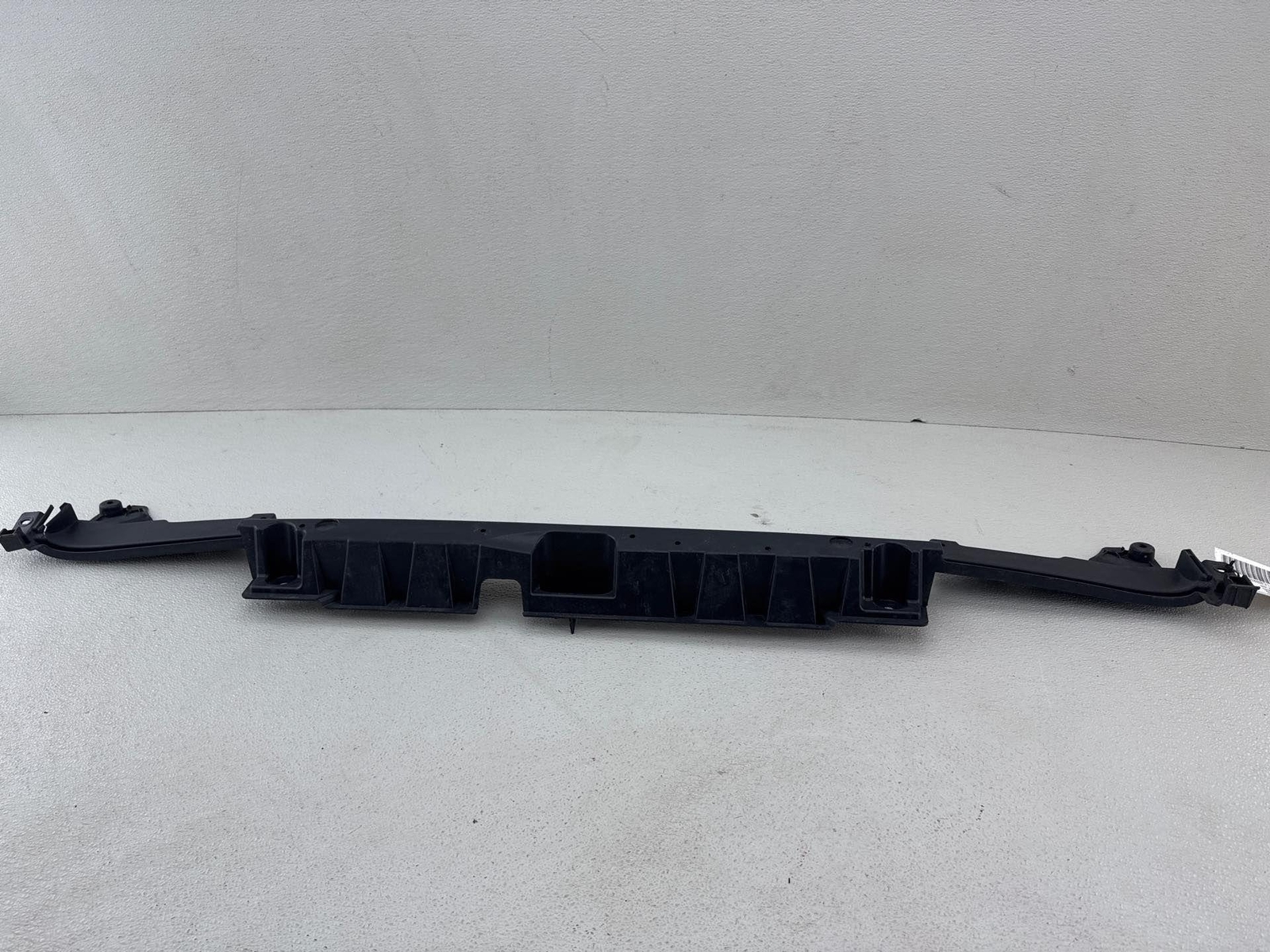 Land Rover Range Rover Rear Bumper Center Mount Support Bracket Oem 2013-2022
