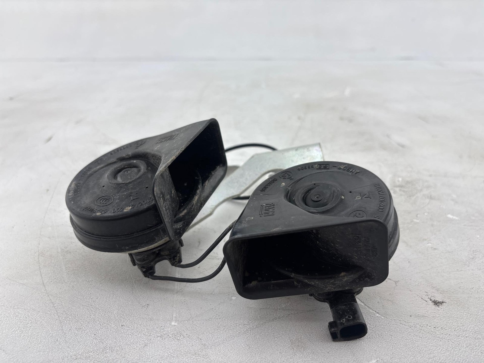 2014 - 2020 Chevrolet Impala Horn Signal Hi Low Tone Assembly Oem