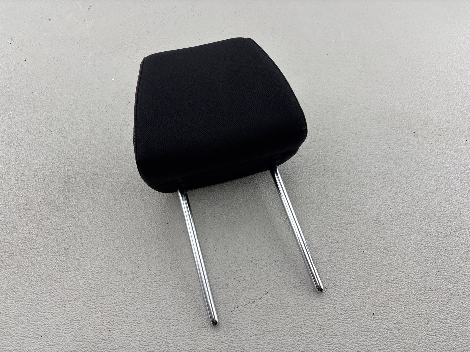2011-2014 Volkswagen Vw Golf Gti Front Right Or Left Headrest Oem.