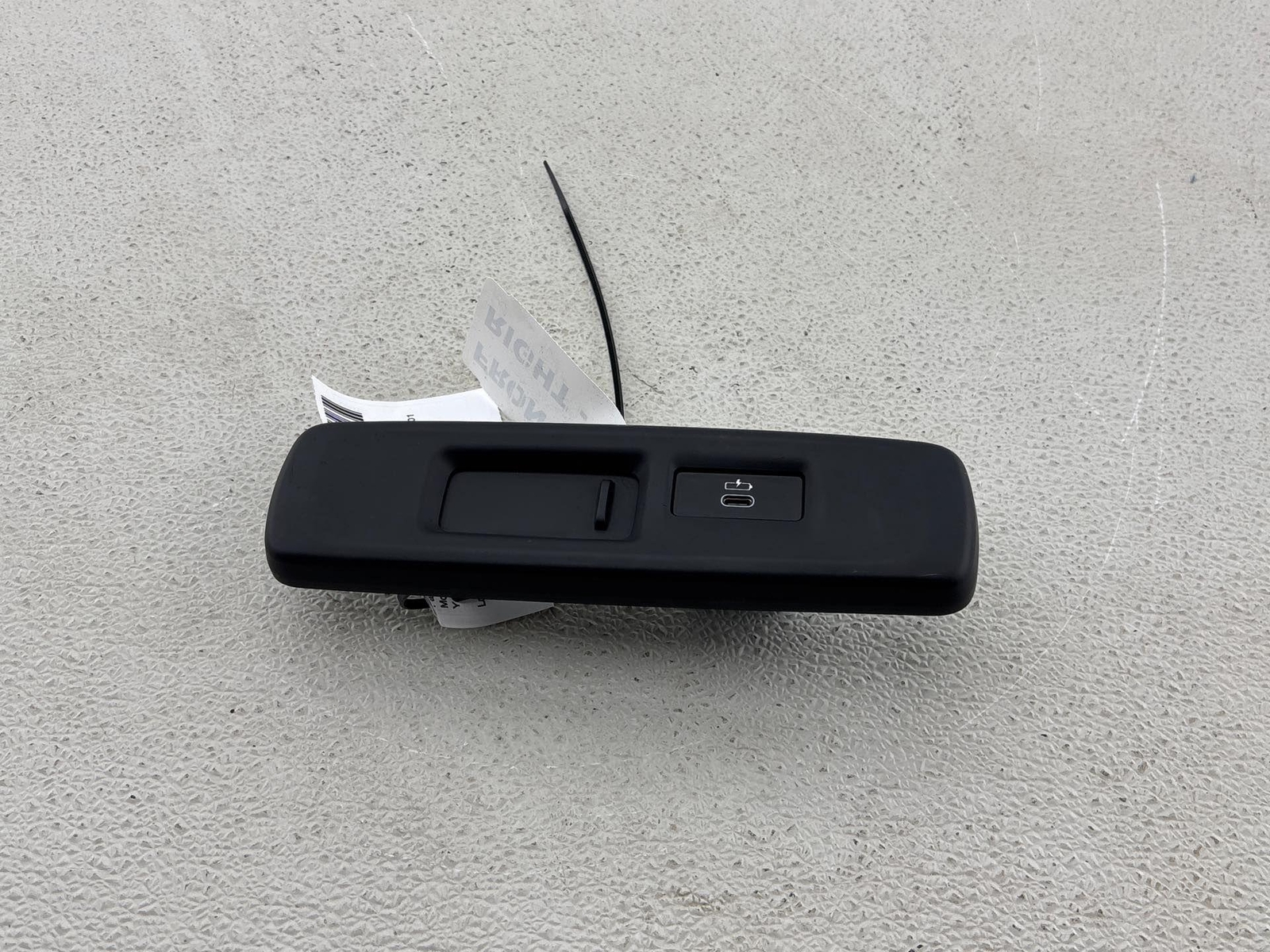 19-23 Bmw X5 Front Right Side Seat Back Trim Cover Cap W/ Bracke Oem 6995012