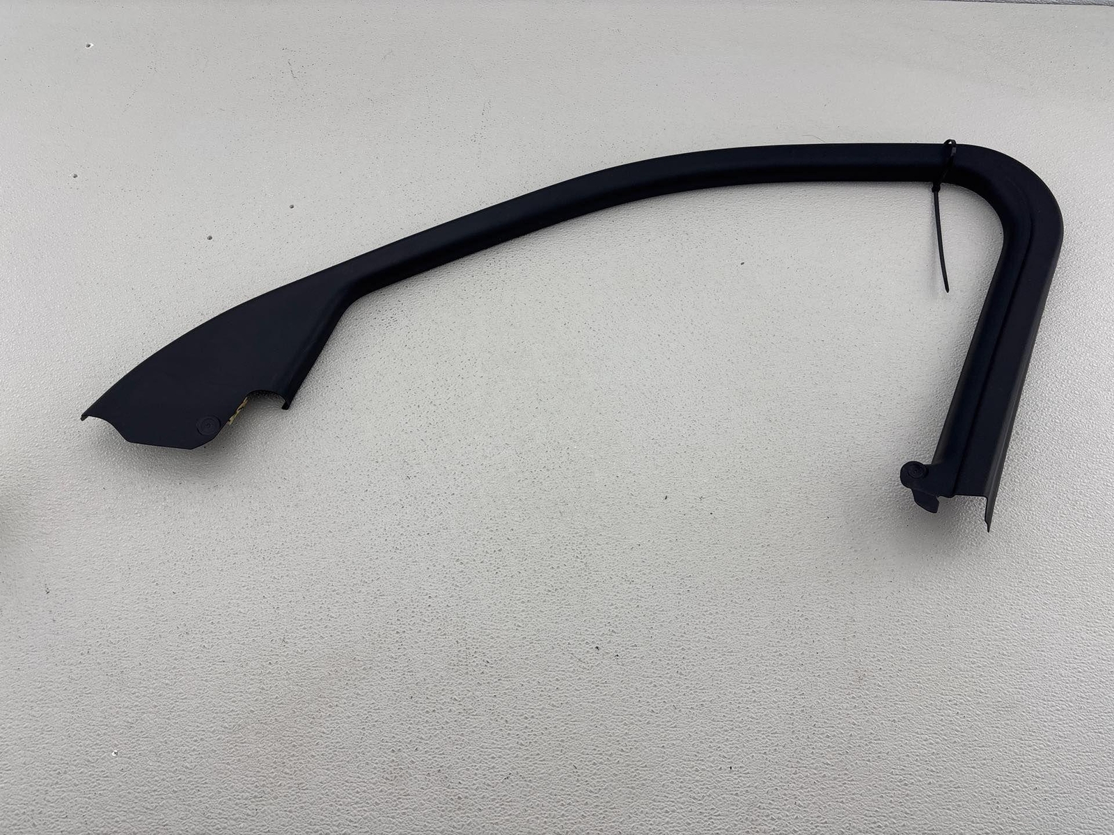 2017-2024 Alfa Romeo Giulia Front Right Window Frame Trim Oem