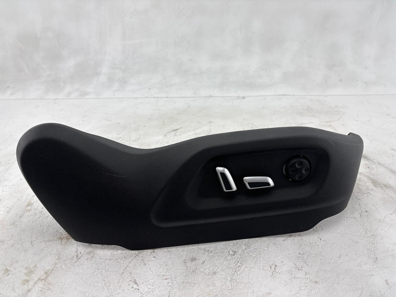 2015-2018 Audi Q3 Front Right Seat Adjustment Control Switch W/ Trim Cover Oem