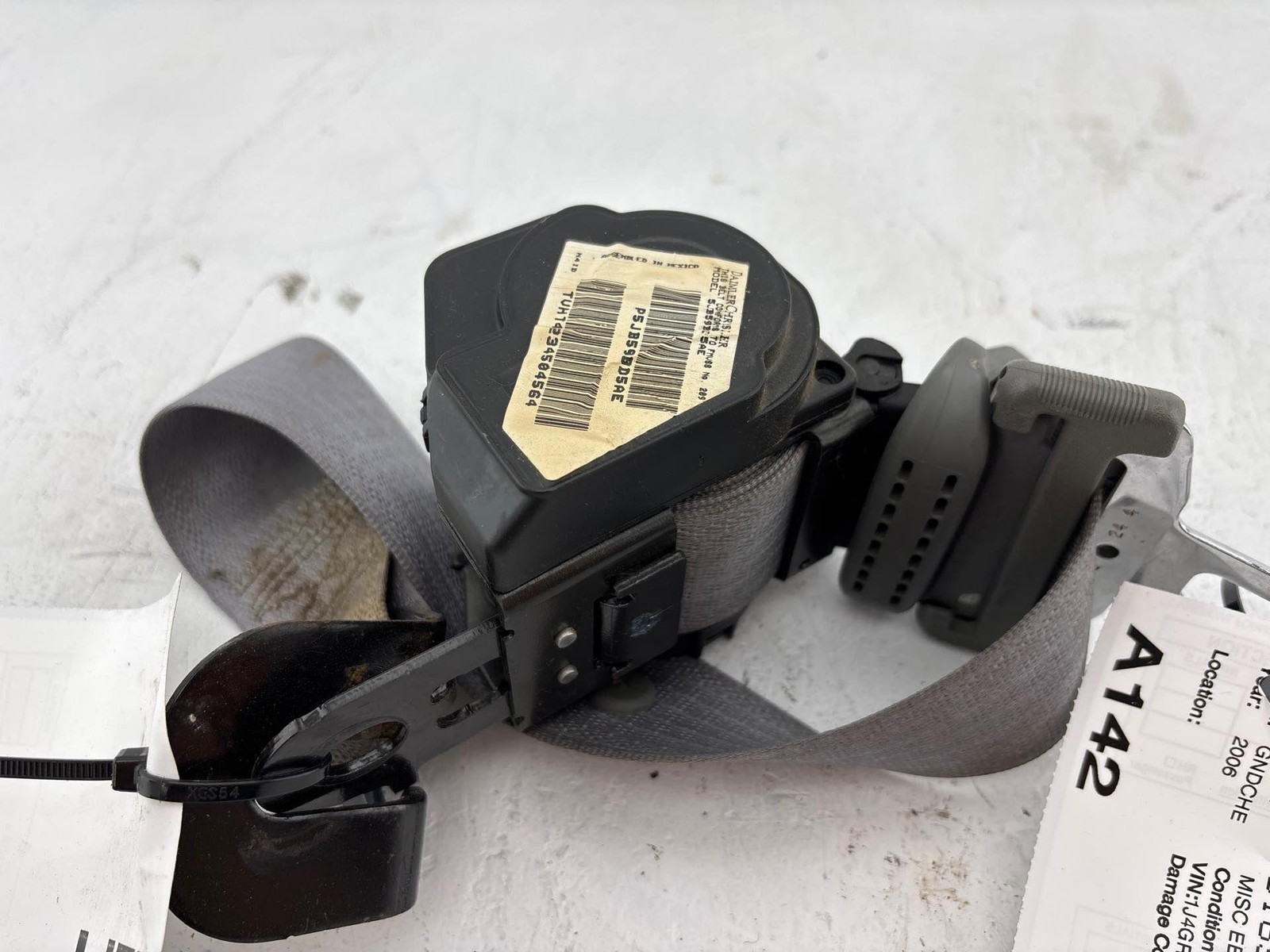 2005 - 2010 Jeep Grand Cherokee Rear Left Side Seat Belt Retractor Oem