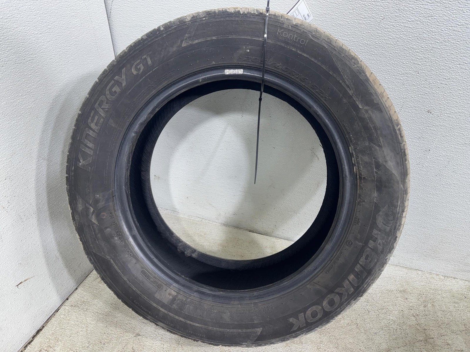 Used Tire 205/60R16 Hankook Kinergy GT 92H - 5/32