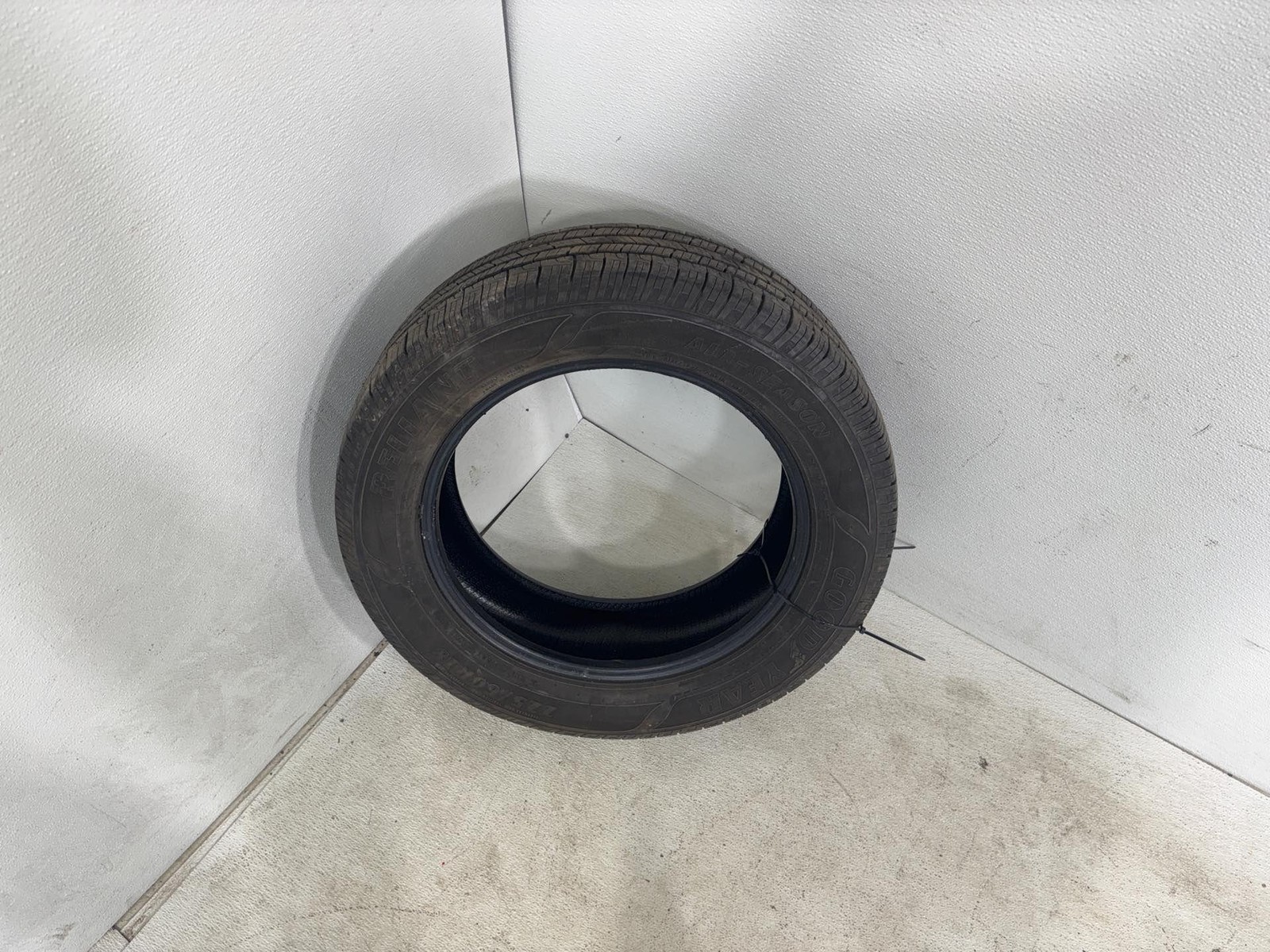 225/60R18 Goodyear Reliant All-Season 100V Used Tire - 8/32