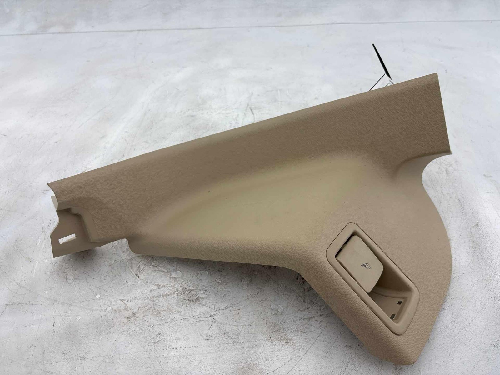 2018-2024 Alfa Romeo Stelvio Reat Left Side Lower Seat Fold Handle Trim Oem