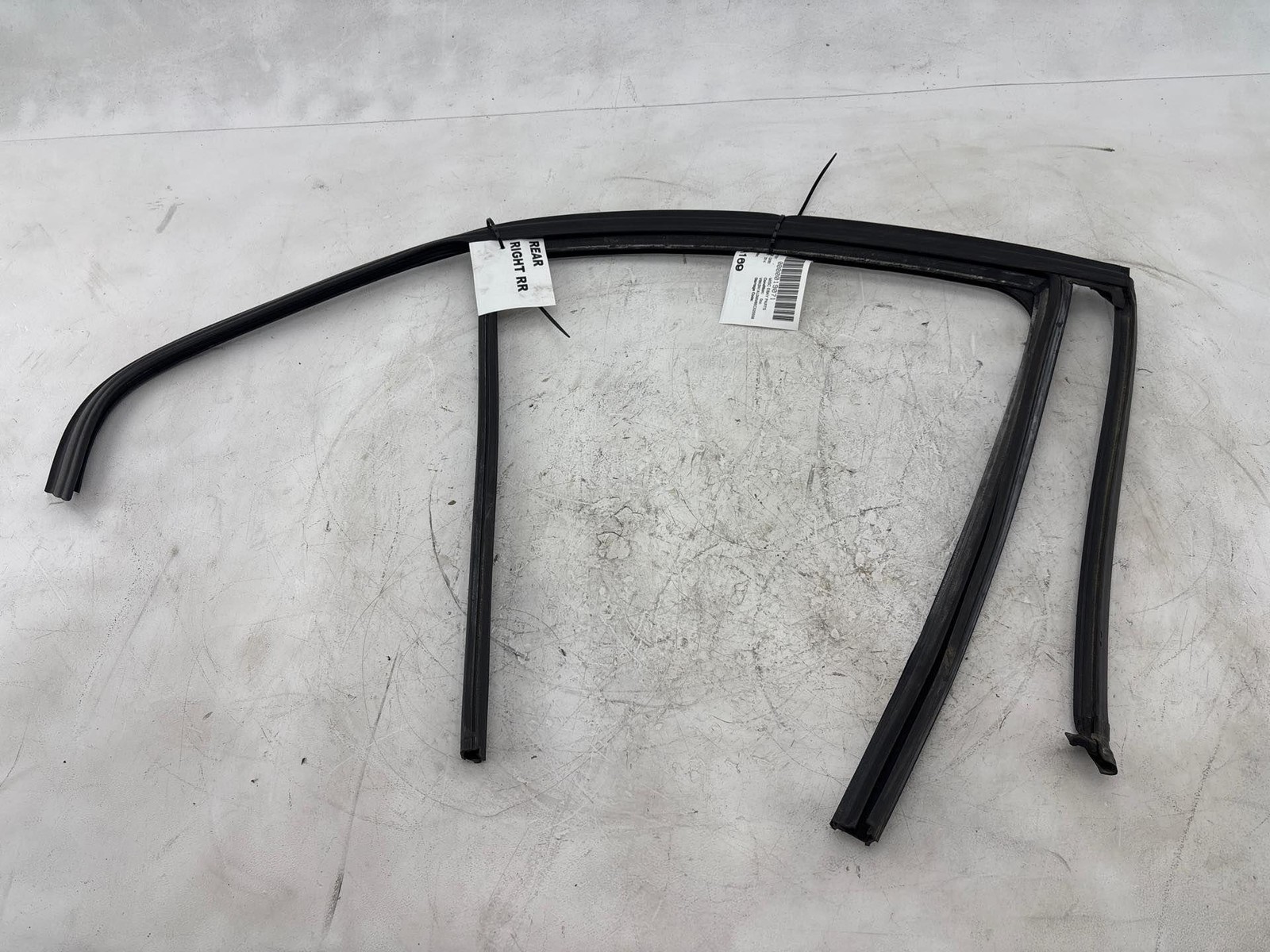 2014 - 2020 Infiniti Qx60 Rear Right Door Window Glass Run Channel Seal Oem