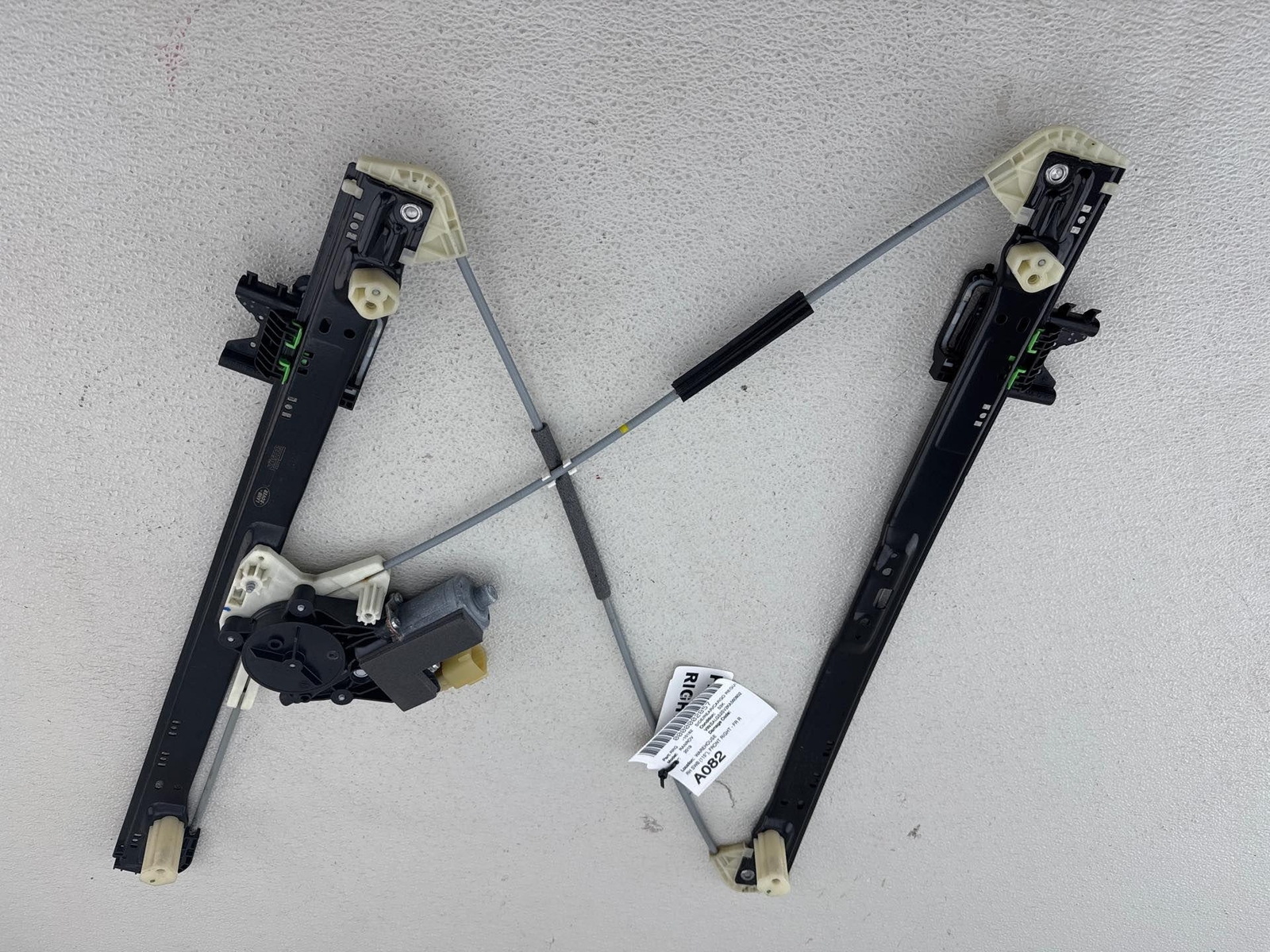 2018-2022 Range Rover Side/Rear/Cargo Regulator Right