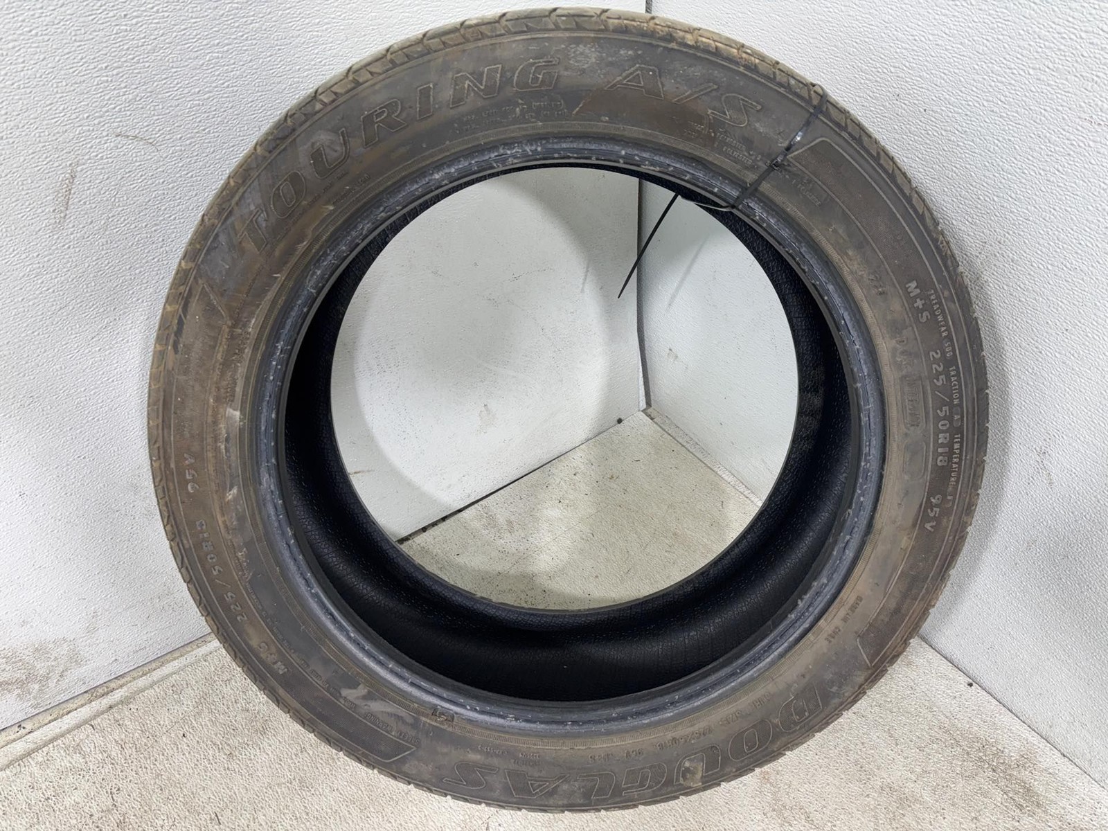 Used Tire 225/50R18 Douglas Touring A/S 95V - 5/32