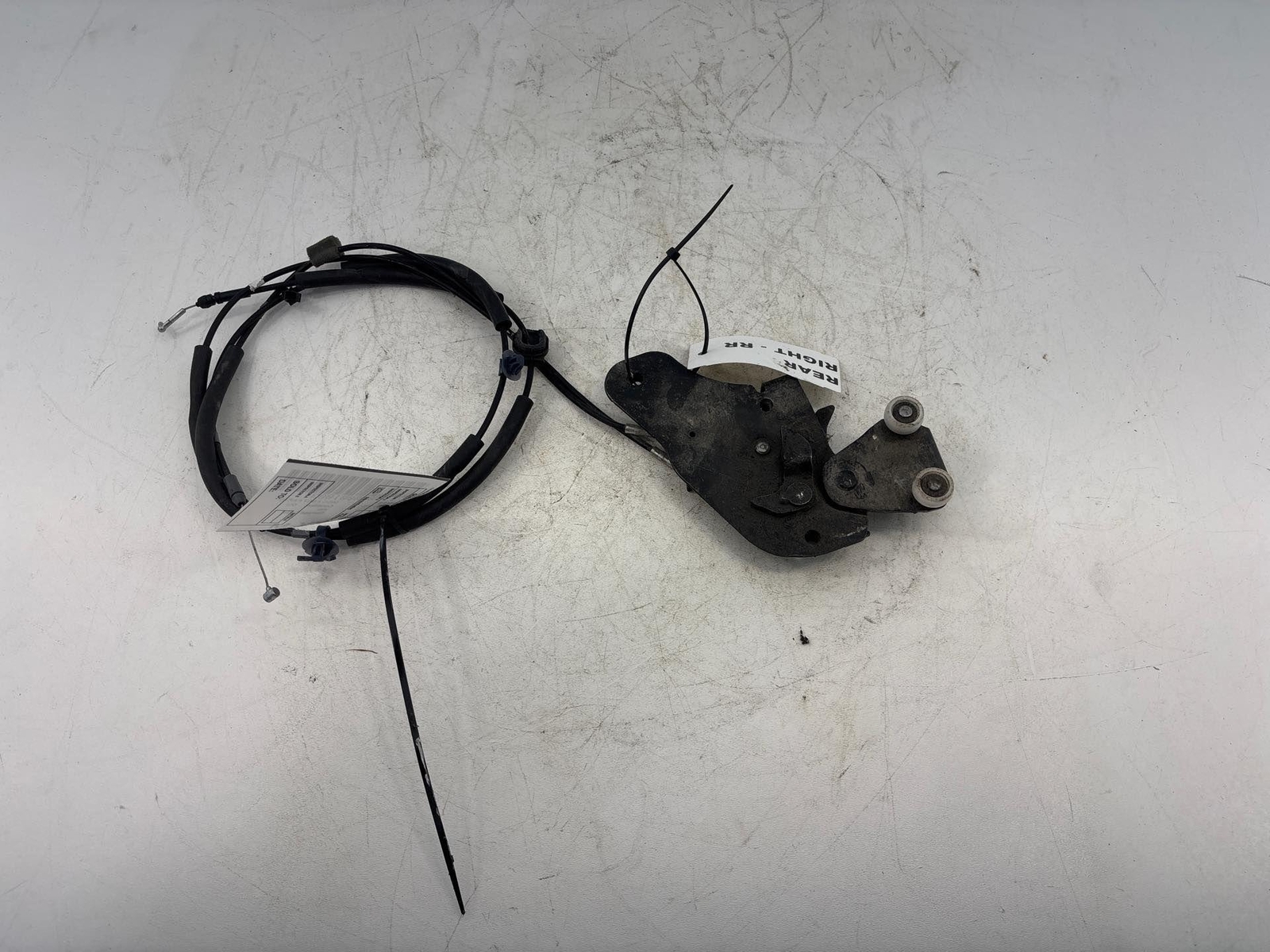 2018-2025 Honda Odyssey Rear Right Side Sliding Door Lower Roller Latch Lock Oem