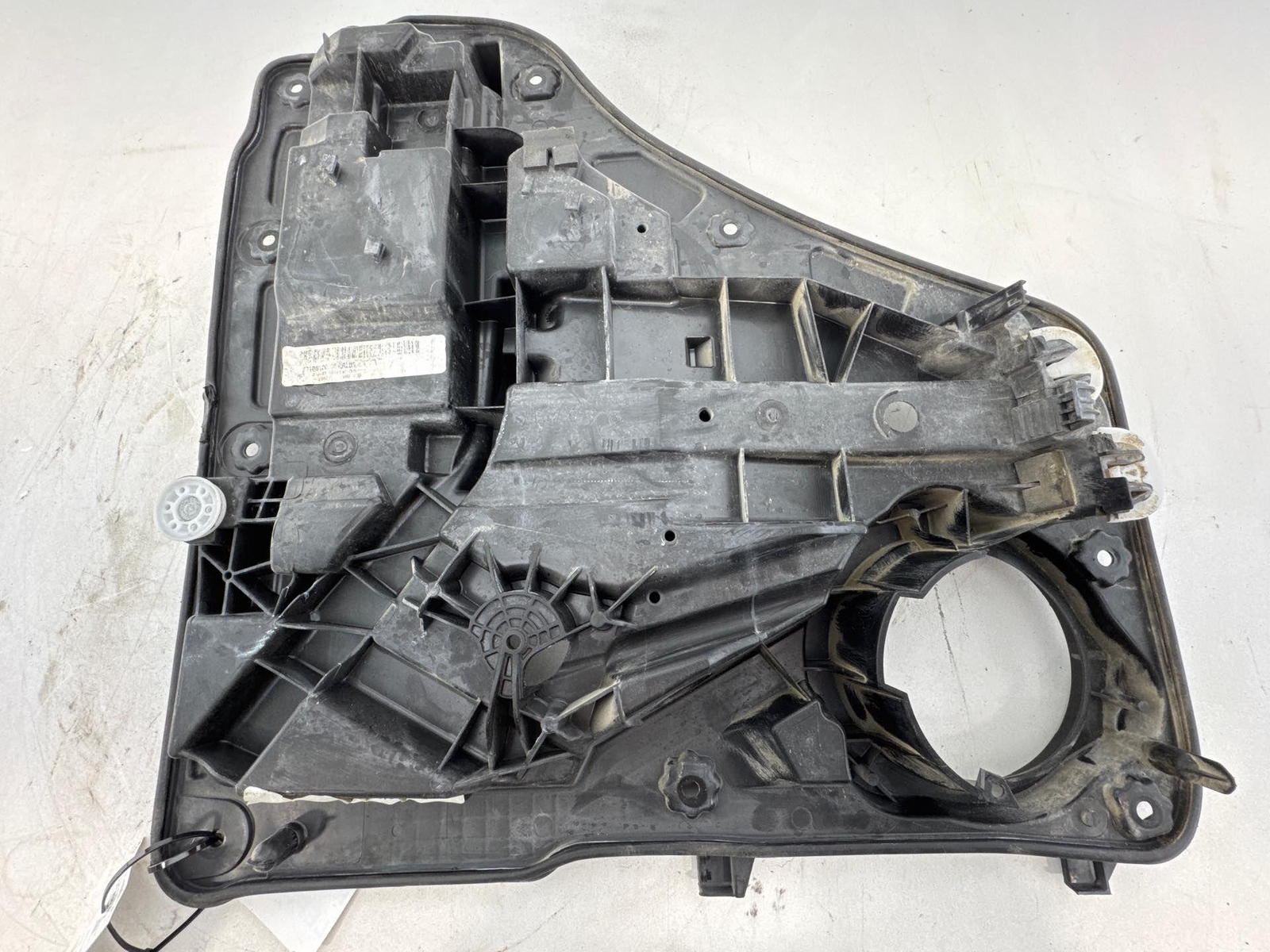 2008 - 2012 Jeep Liberty Rear Left Door Window Regulator Panel Plate Oem