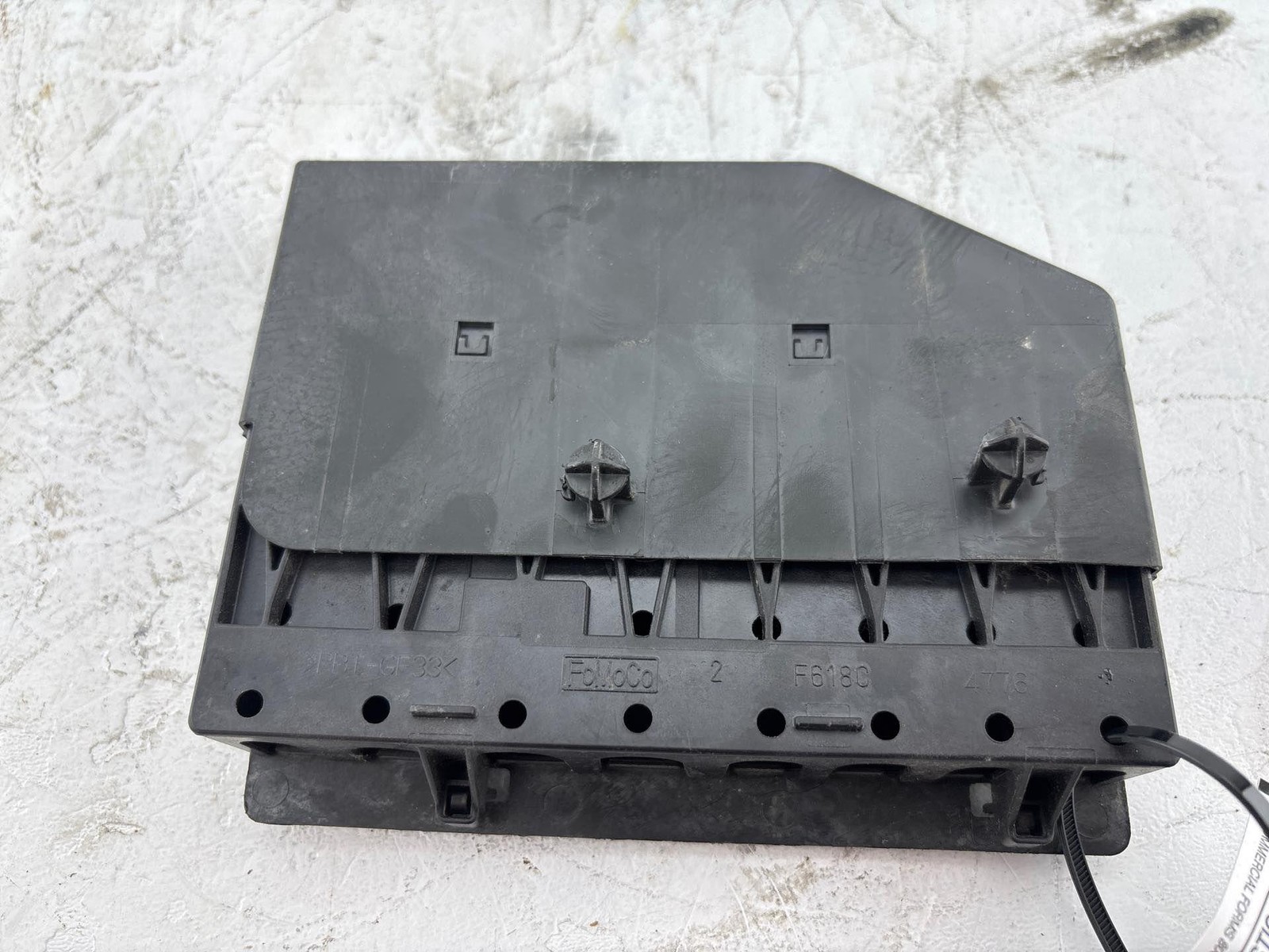 2019 Ford Fusion Engine Fuse Box Hu5T-14A094-Cd