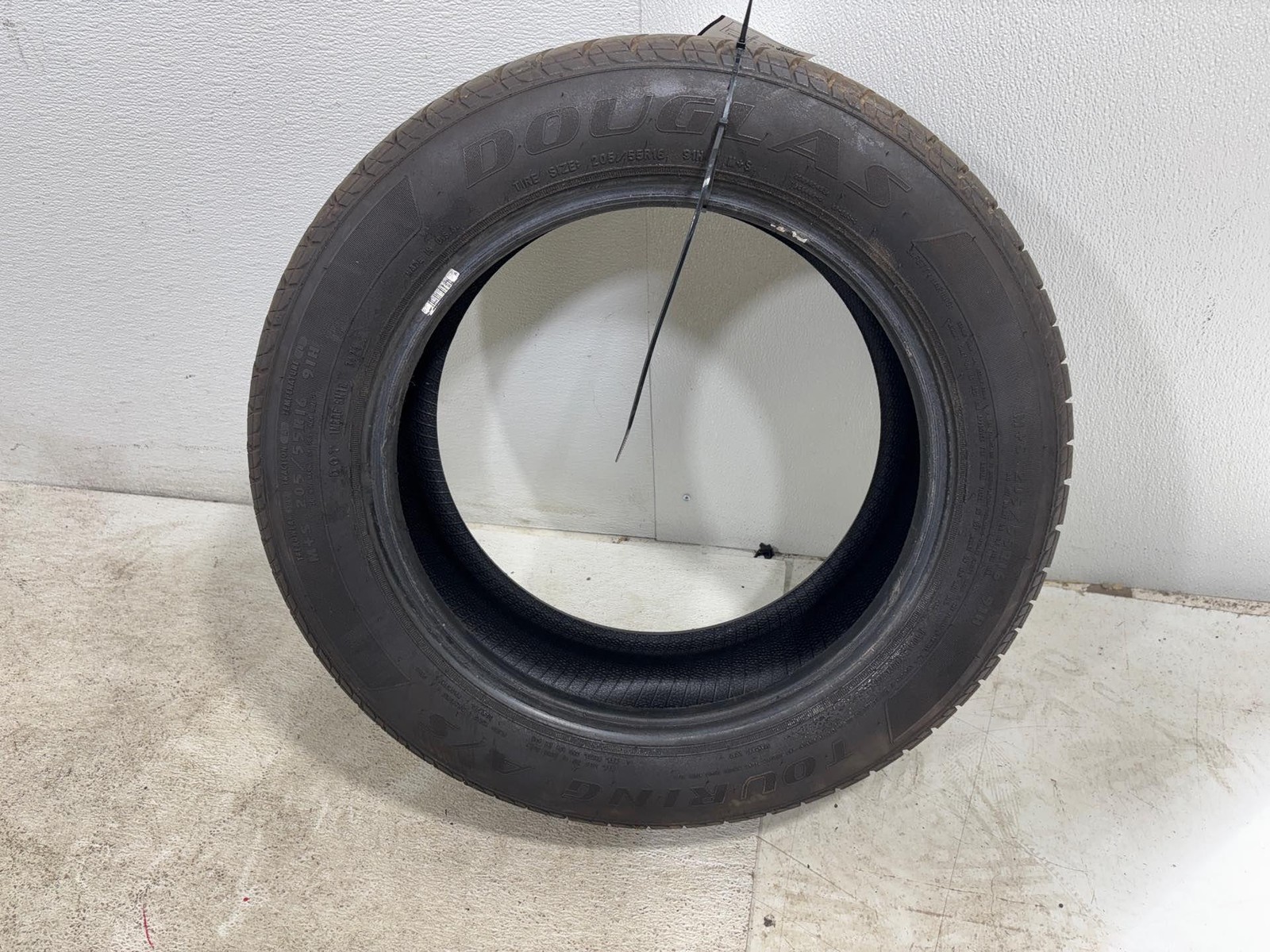 Used Tire 205/55R16 Douglas Touring A/S 91H - 7/32