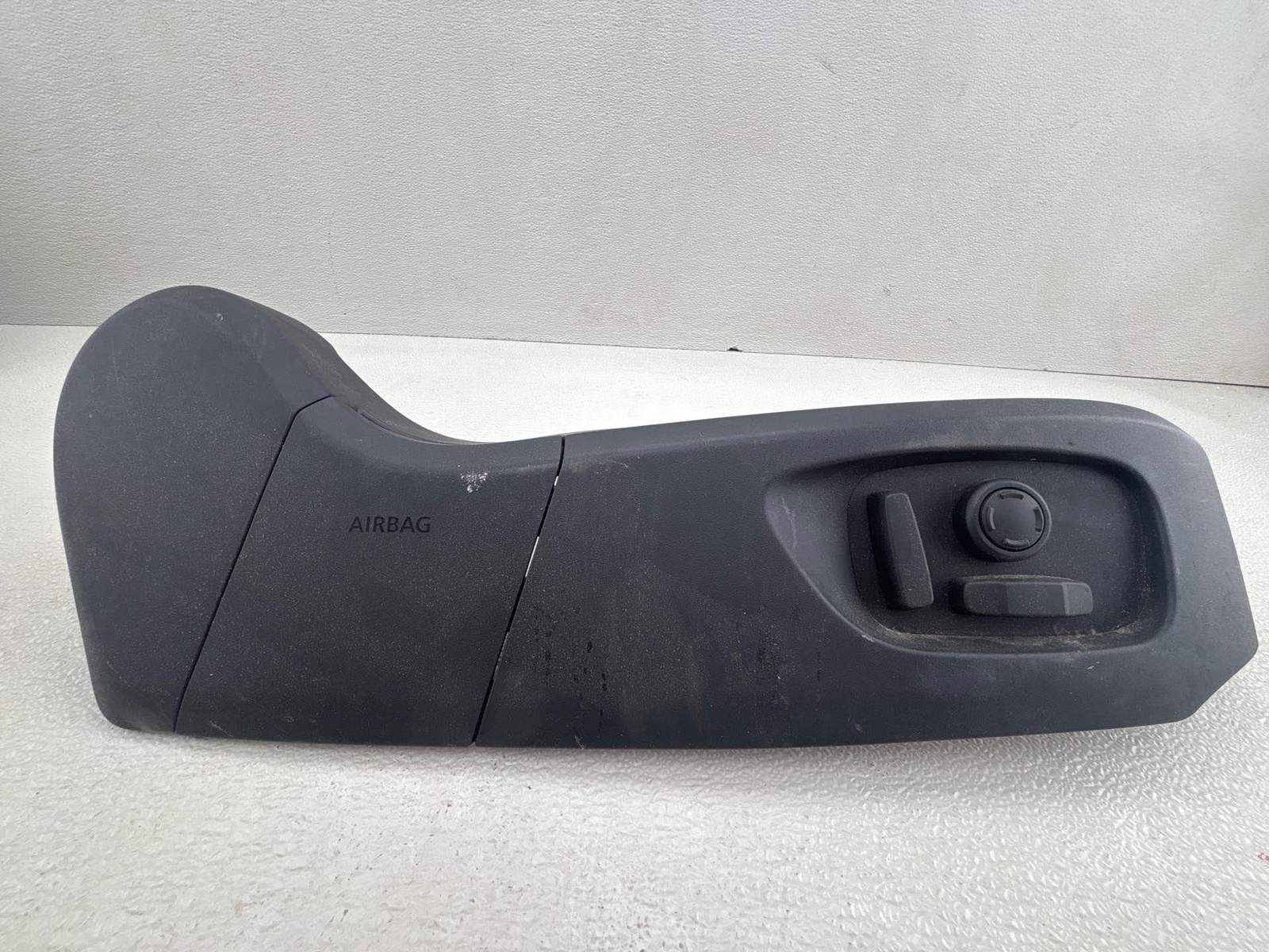 2015-19 Land Rover Discovery Sport Front Right Seat Control Switch & Trim Cover