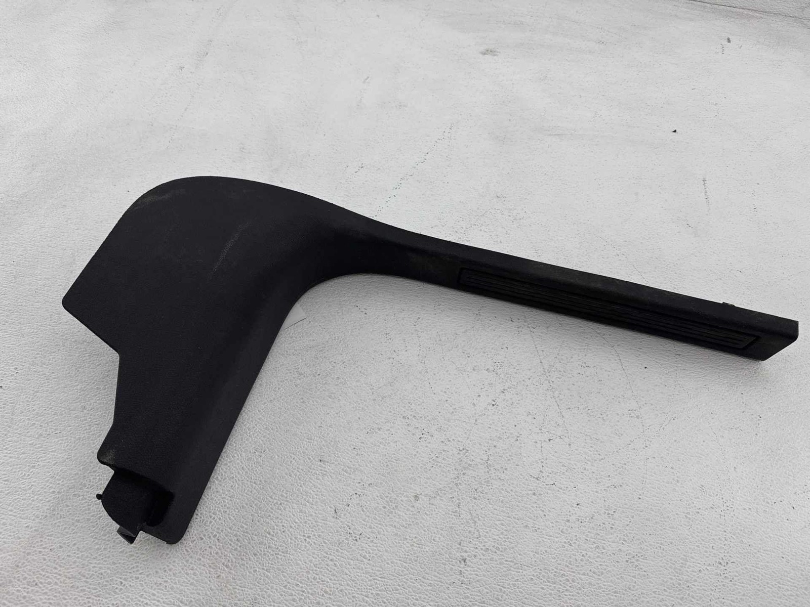 2009 - 2017 Chevrolet Traverse Front Driver Left Door Sill Kick Trim Molding Oem