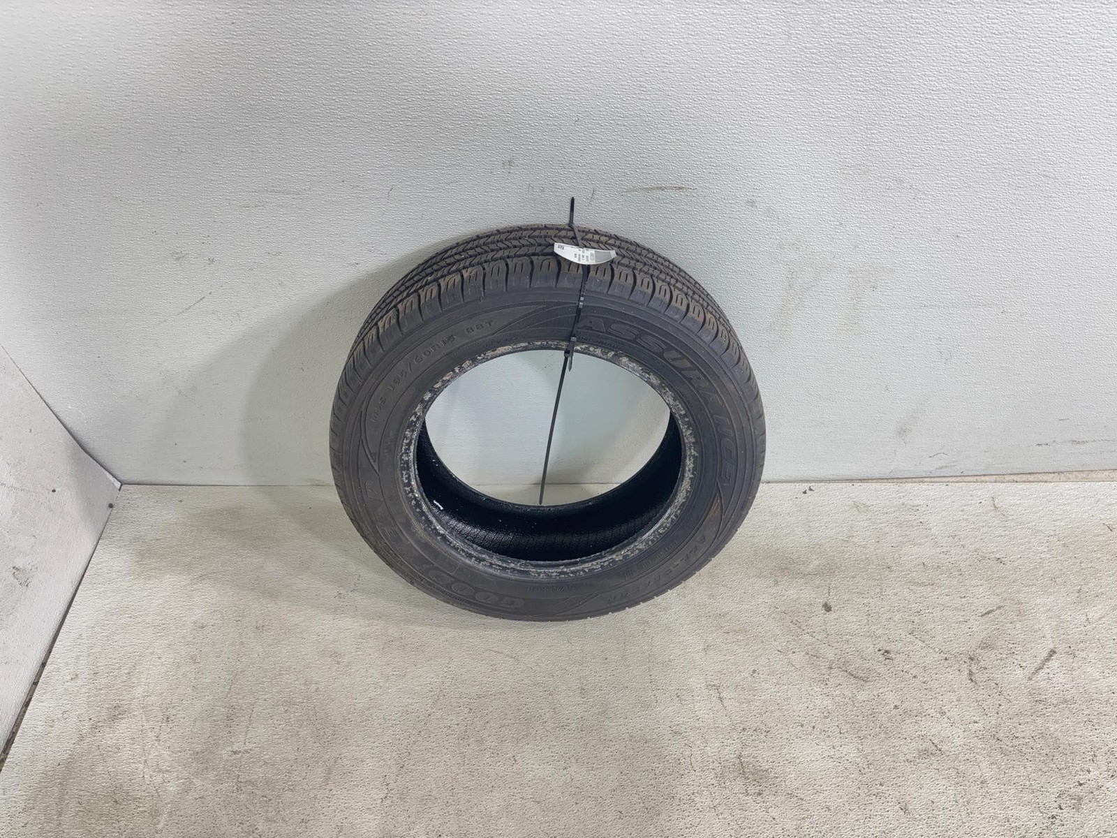 Goodyear Assurance All-Season Used Tire 195/60 R15 88T M+S 7/32