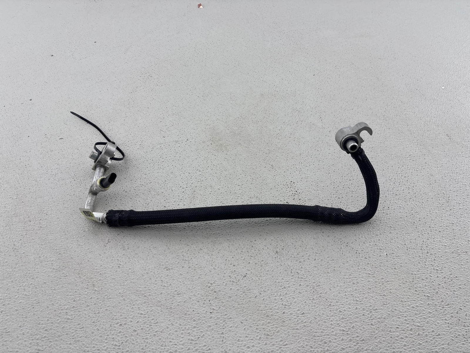 2020-2024 Cadillac Ct5 Air Conditioning Compressor Hose Assembly 84656084 Oem
