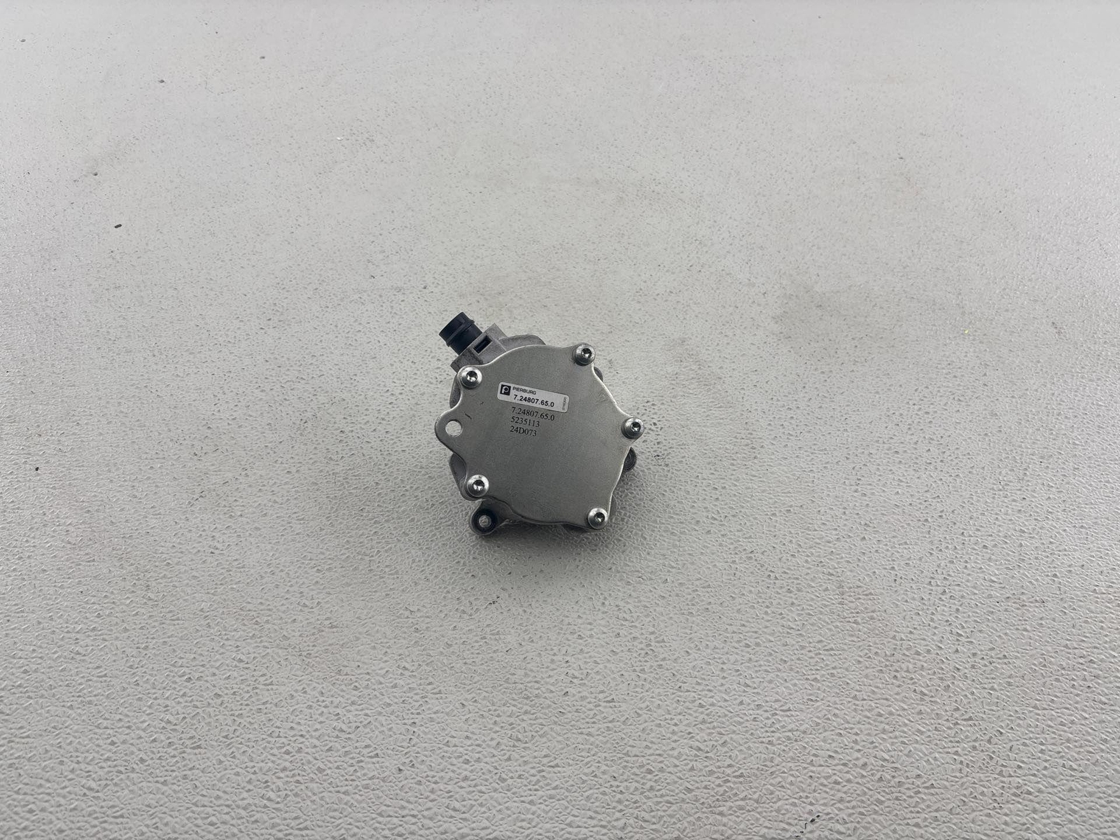 2015 - 2017 Land Rover Discovery Sport Power Brake Booster Vacuum Pump Oem
