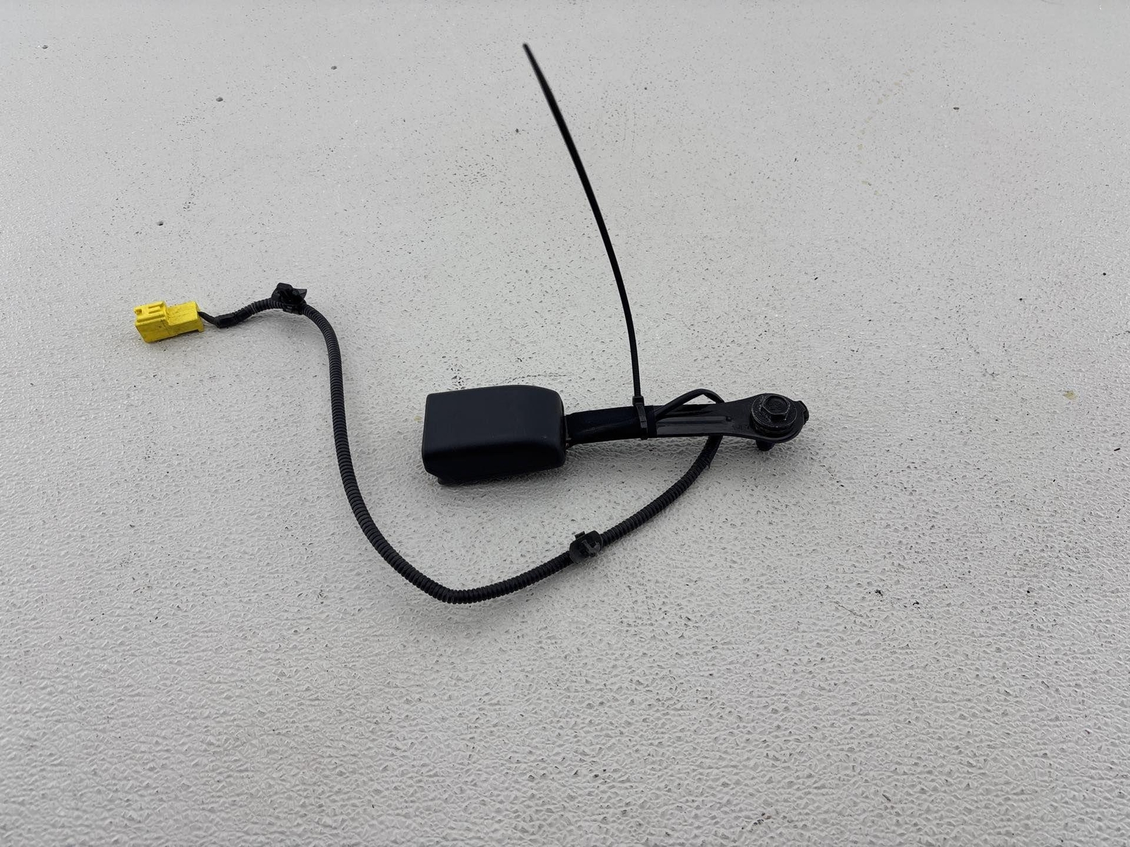 2011-2016 Kia Optima Front Right Seat Belt Seatbelt Pretensioner