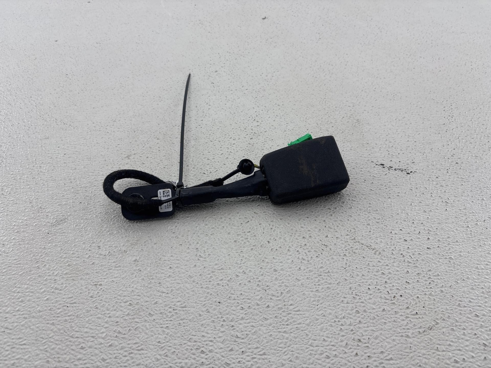 2017-2023 Alfa Romeo Stelvio Front Left Driver Side Seat Belt Buckle Oem