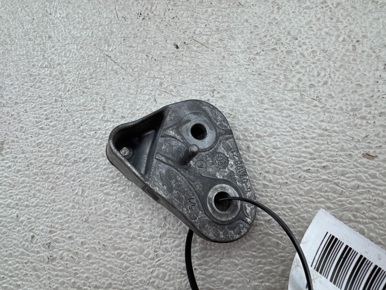 2019-2023 Bmw X5 Front Exhaust Muffler Pipe Bracket Oem 8683822