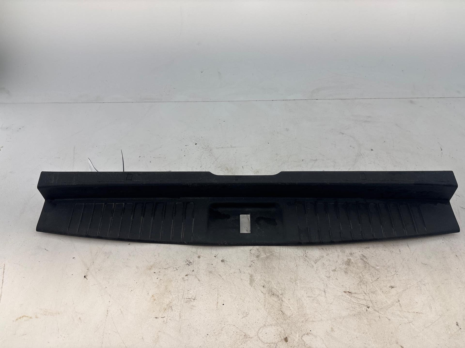 2008-2012 Jeep Liberty Hatch Step Molding 1Bu31Trmaa Oem
