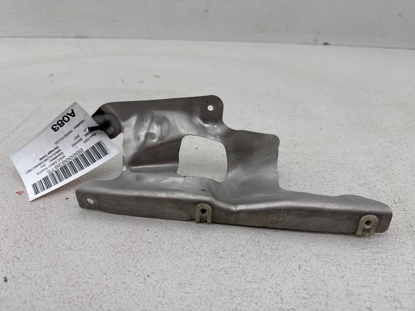 2019-2023 Bmw X5 Center Right Heat Insulation Shield Bracket Oem 7424928