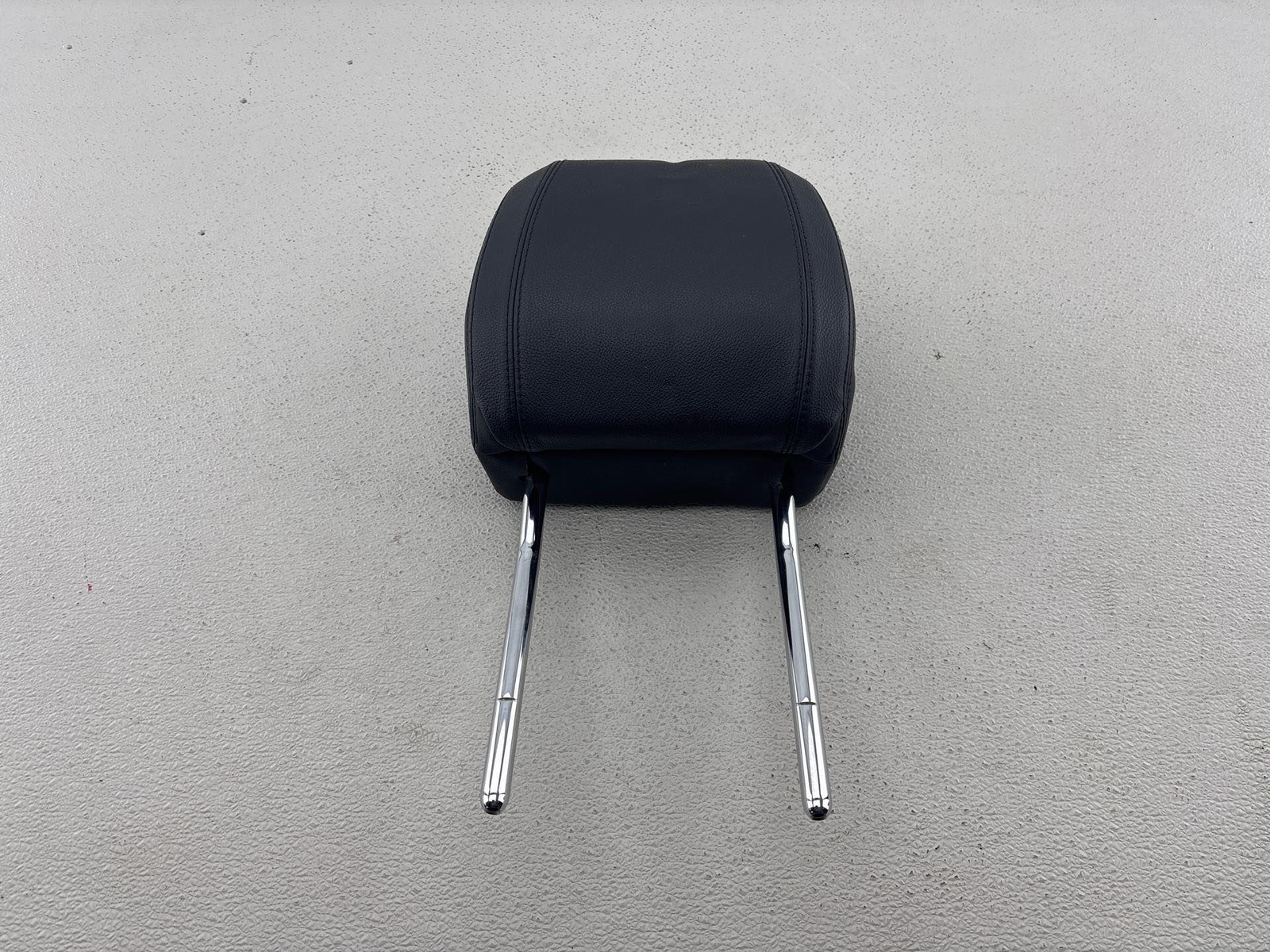 2015 - 2019 Land Rover Discovery Sport Front Right Side Headrest Oem