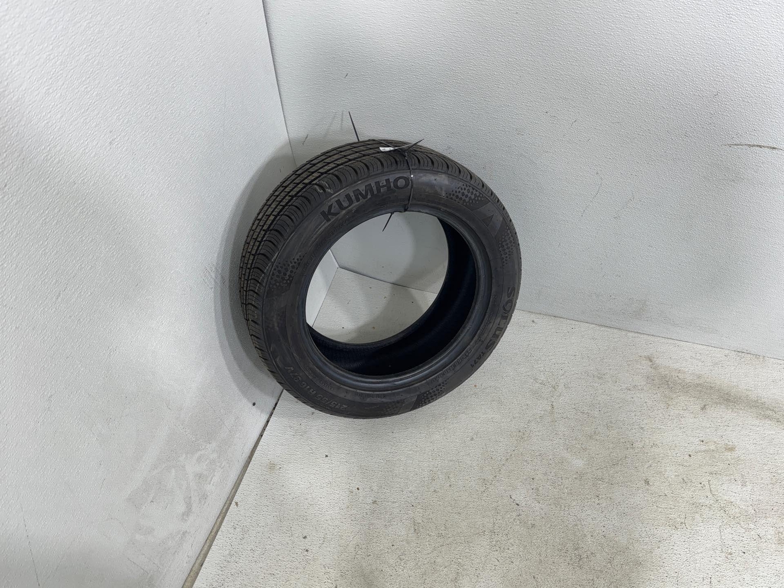 215/55R16 Kumho Solus Ta71 97V - 11/32 Used Tire