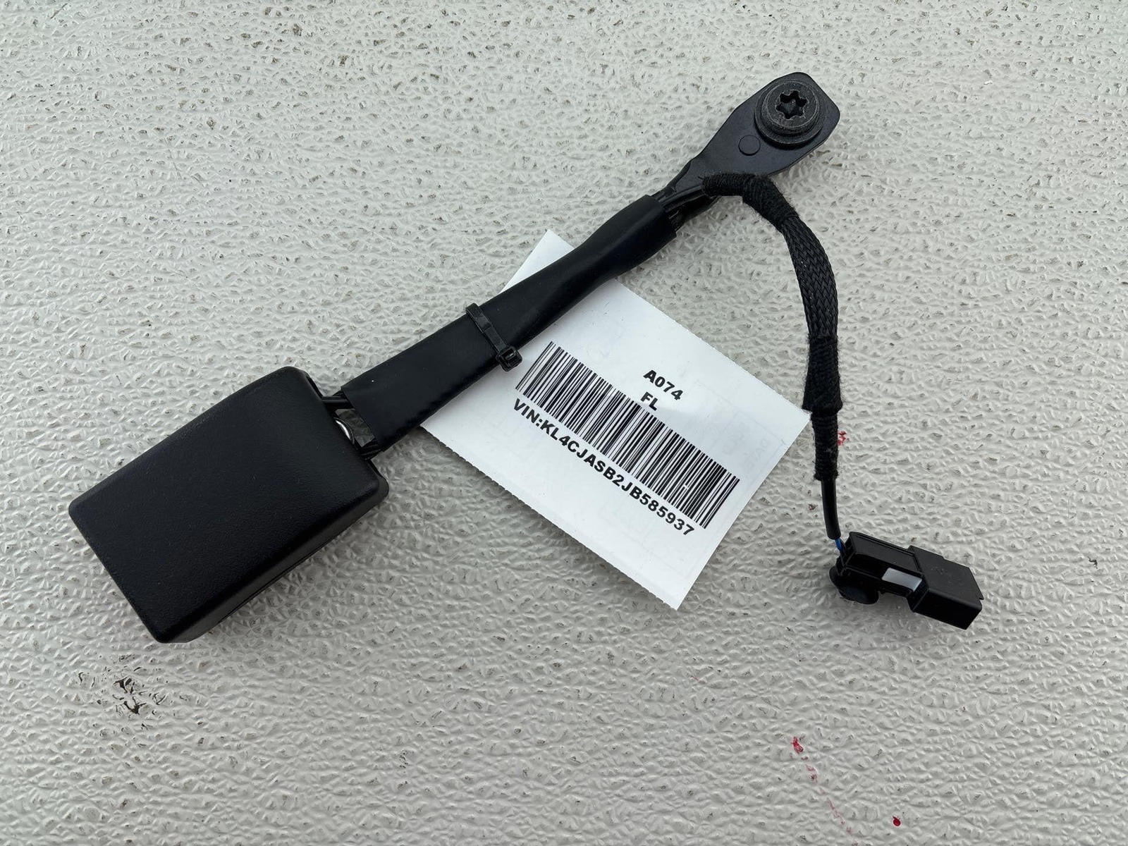2018-2020 Buick Encore Left Front Seat Belt Buckle Oem 42733349