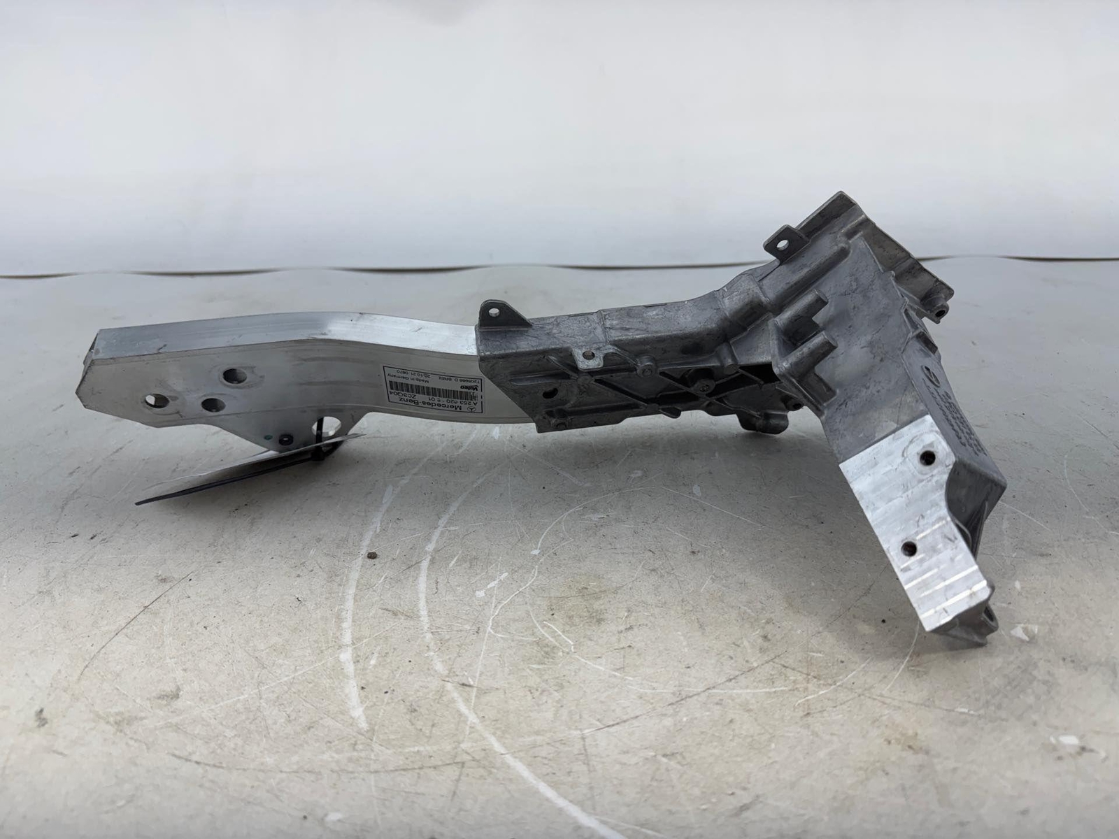 2016-2025 Mercedes Glc300 X253 Radiator Support Front Left Side Bracket Oem