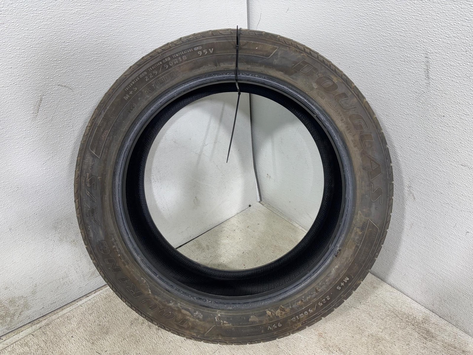 Used Tire 225/50R18 Douglas Touring A/S 95V - 5/32