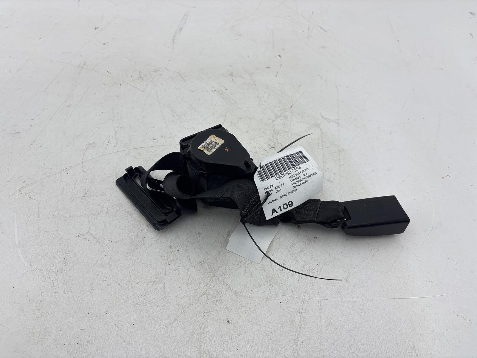 2008 - 2014 Dodge Avenger Rear Center Seat Belt Retractor Oem