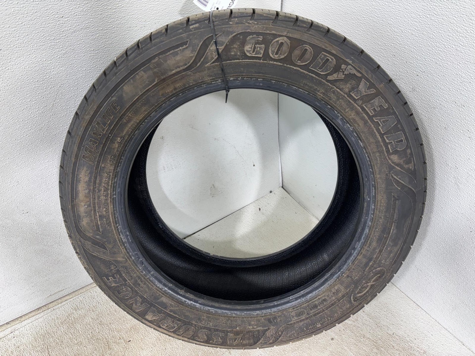 P215/60R17 Goodyear Assurance Maxlife 96 H Used Tire - 9/32