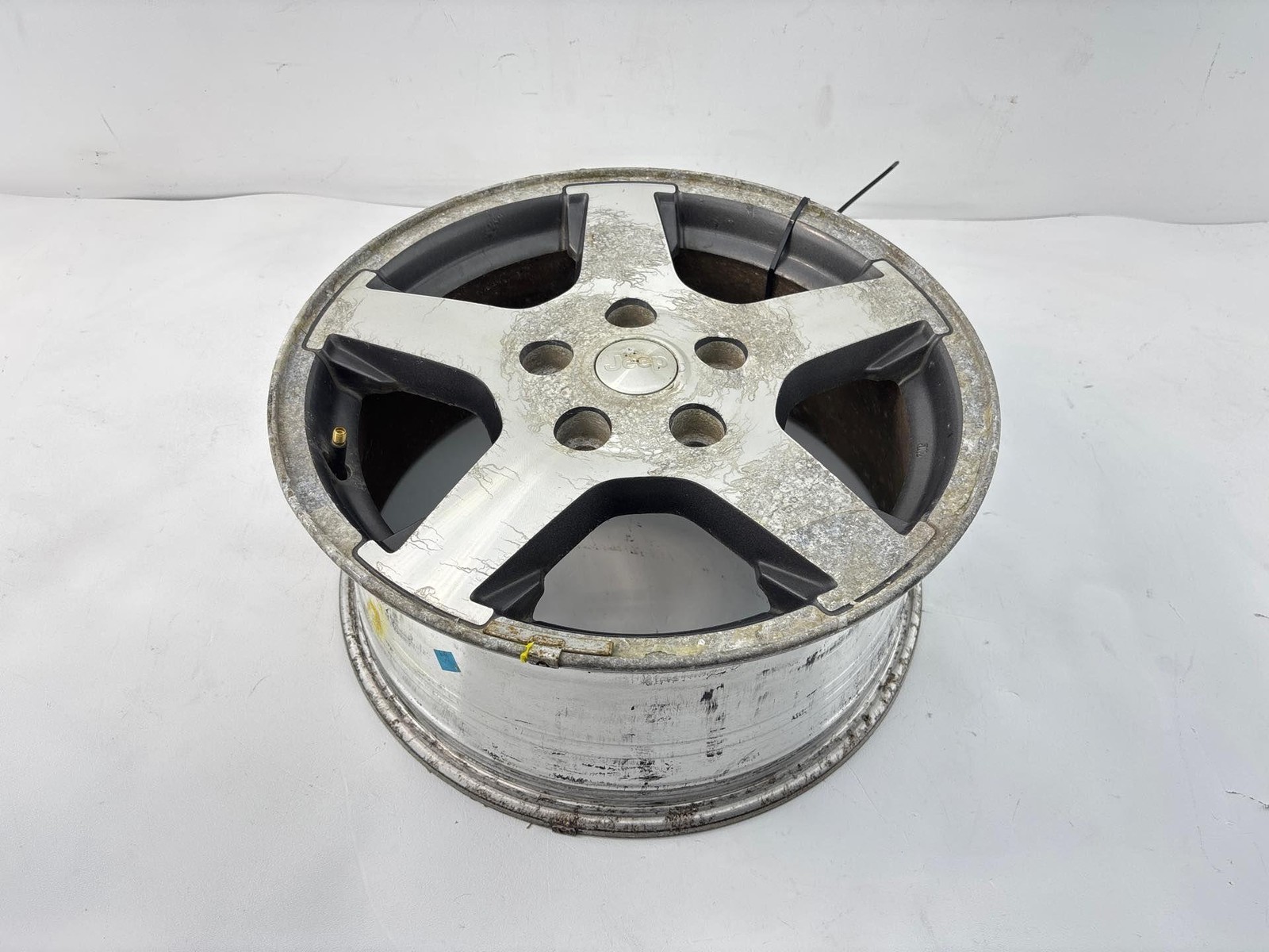 2005-2007 Jeep Grand Cherokee Aluminum Wheel Rim 17 X 7.5-Inch Oem