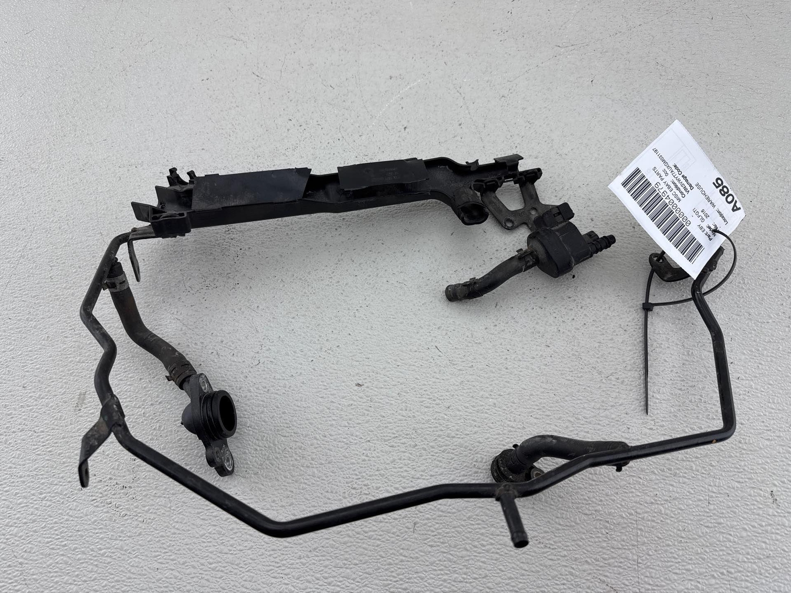 2016 Volkswagen Gti Fuel Injector Rail With Lines Oem