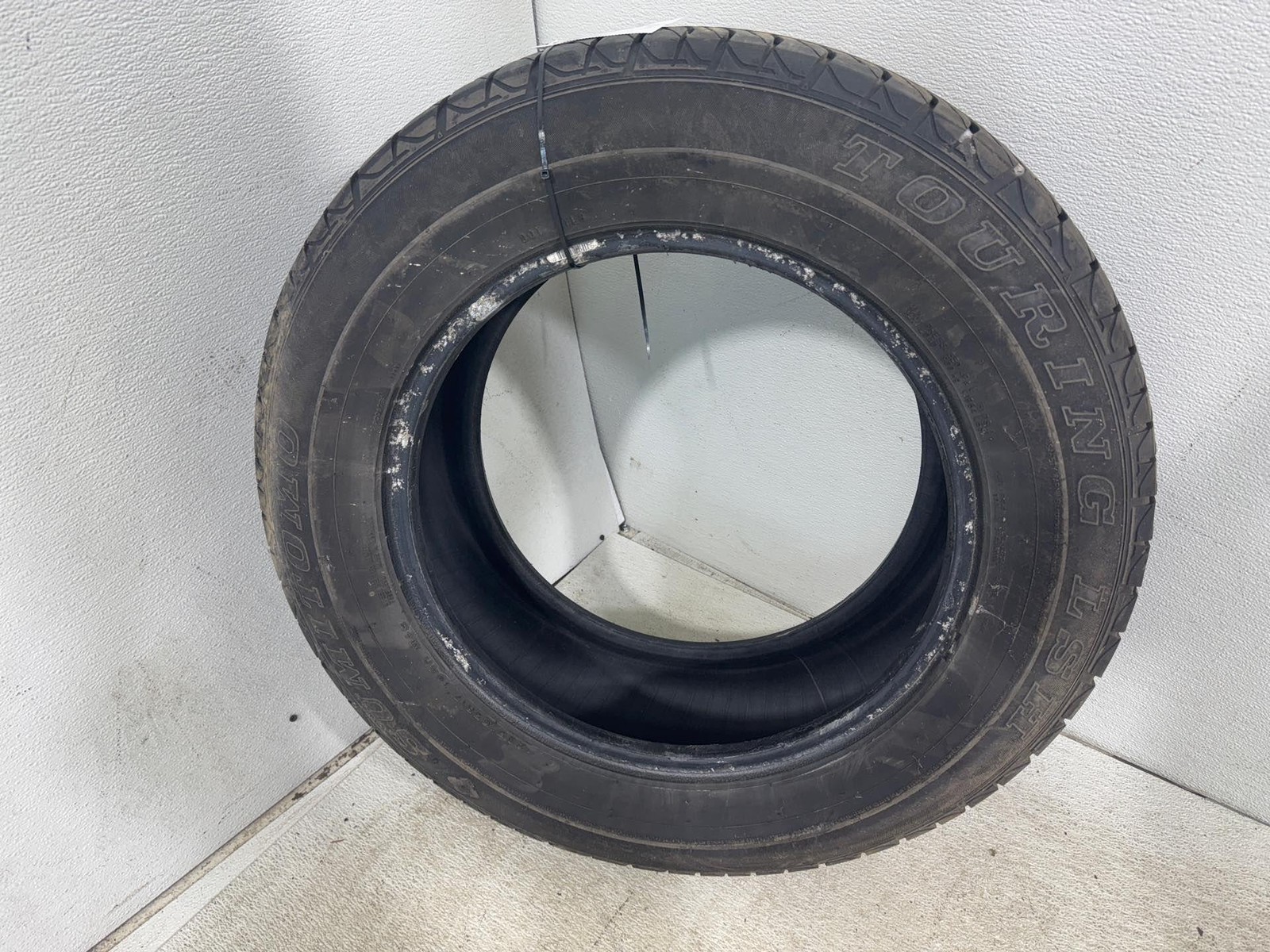 Used Tire 235/65R17 Sumitomo Touring Lsh 104H - 8/32