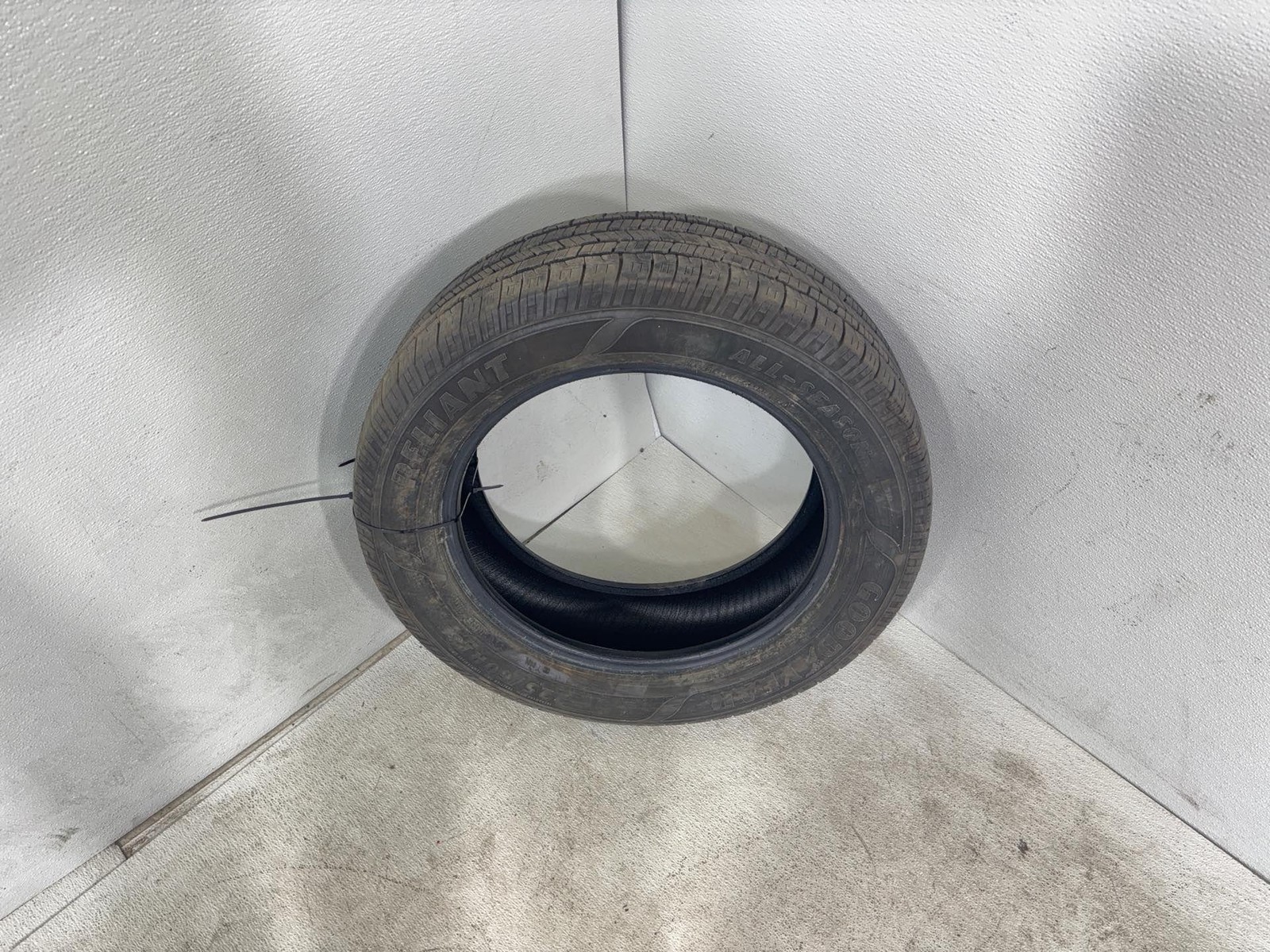Used Tire 225/60R18 Goodyear Reliant All-Season 100V - 8/32