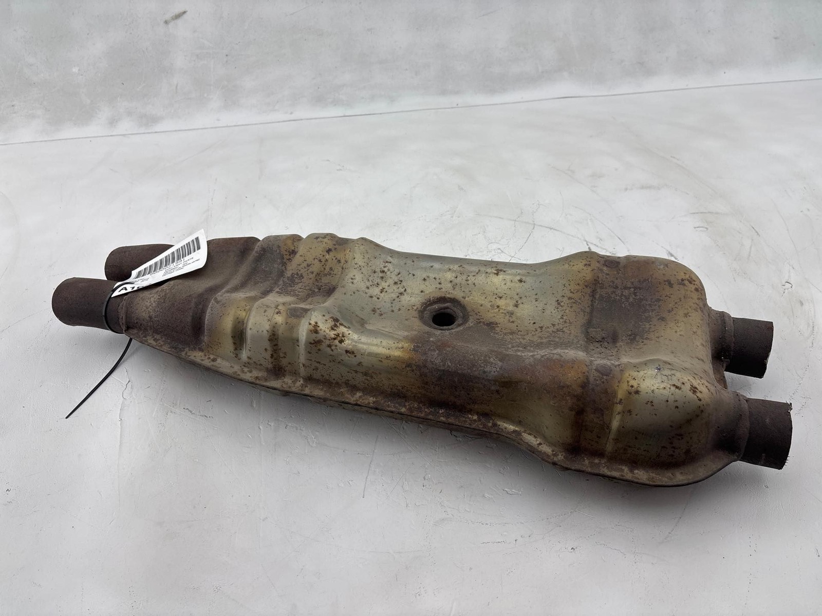 2016-2018 Lincoln MKX Exhaust Center Muffler Resonator OEM